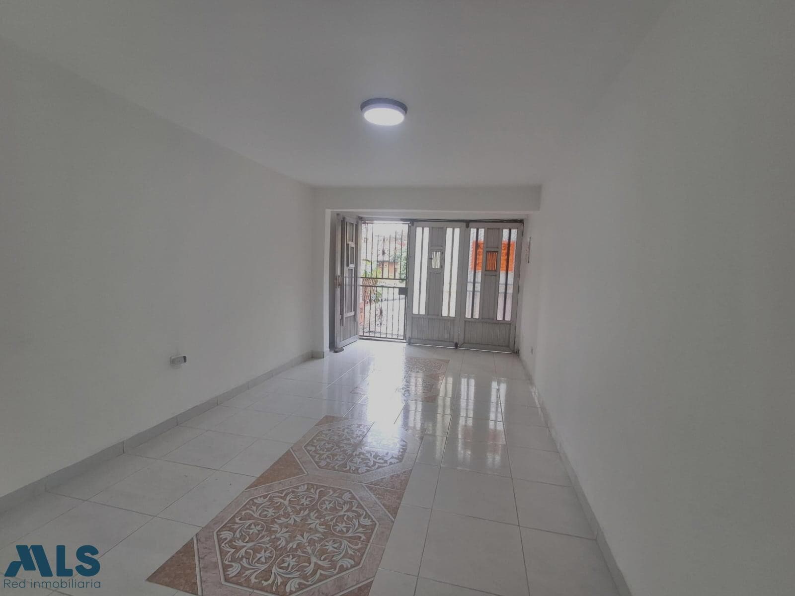 Casa en venta en El Diamante, Occidente, Medellín — foto 1 de 20