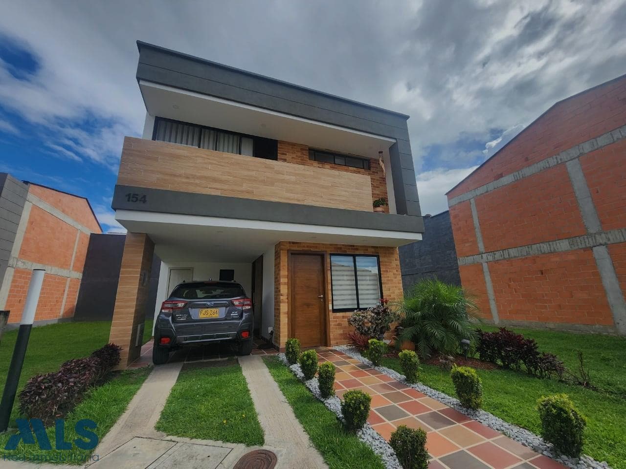 Casa en venta en Urbano (La Ceja), Oriente Antioqueño — foto 1 de 31