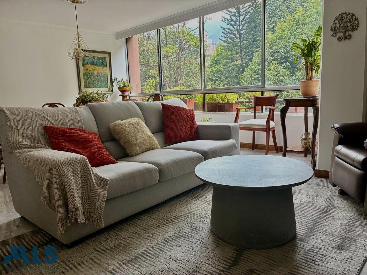 Apartamento en venta en La Tomatera, Poblado, Medellín — foto 1 de 19