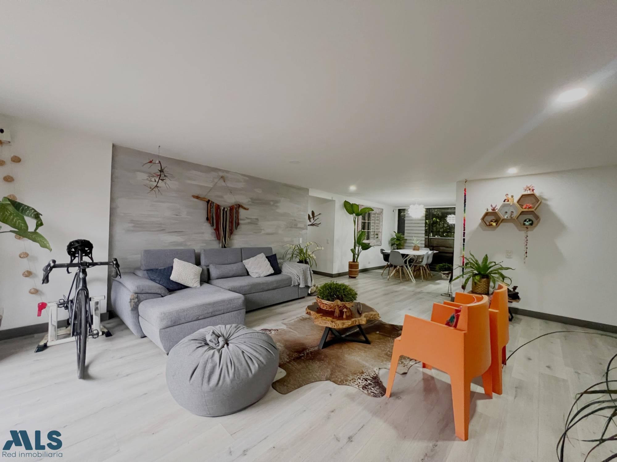 Apartamento en venta en El Campestre, Poblado, Medellín — foto 1 de 16