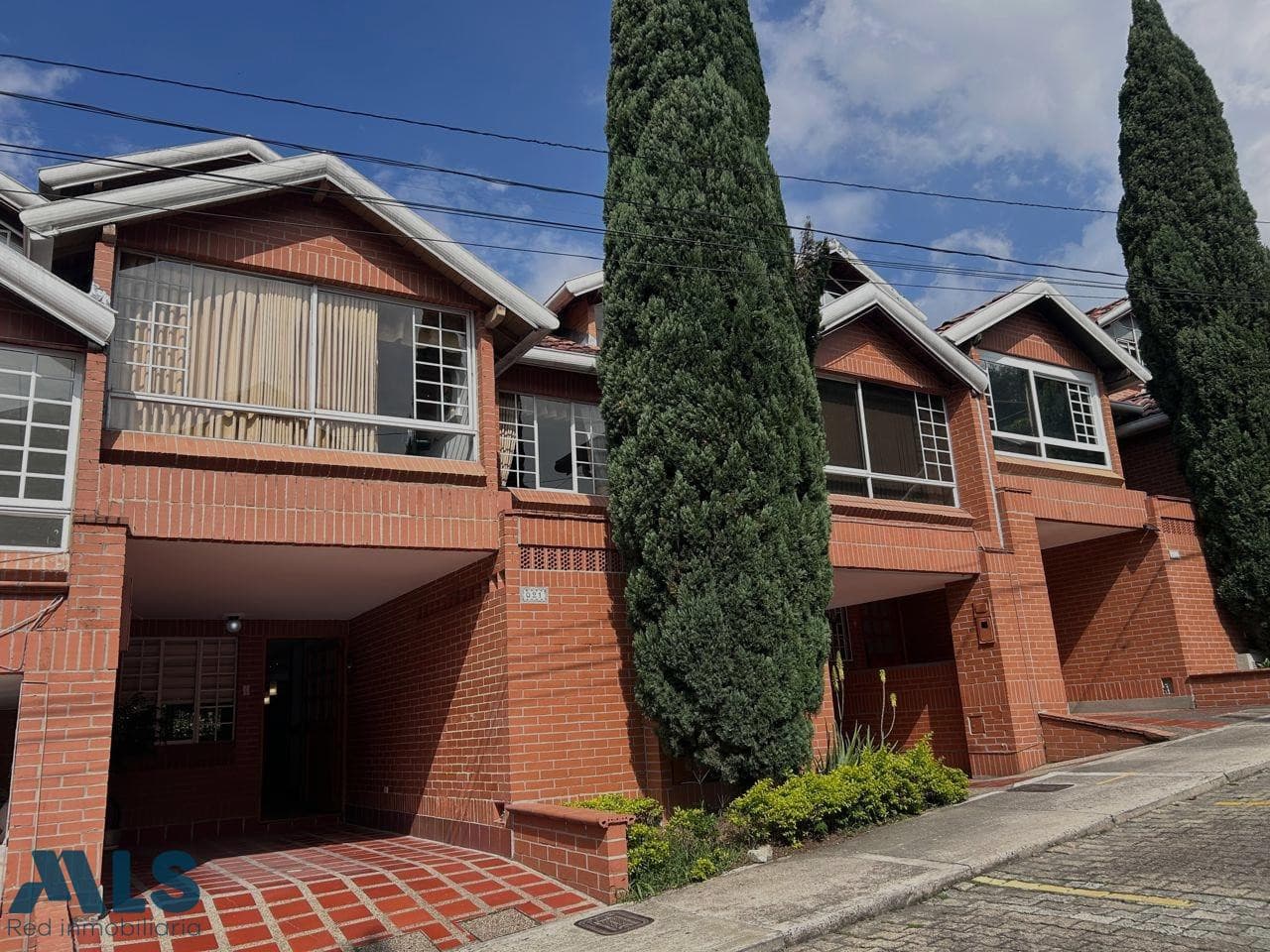 Casa en venta en La Mota, Belén Guayabal, Medellín — foto 1 de 21