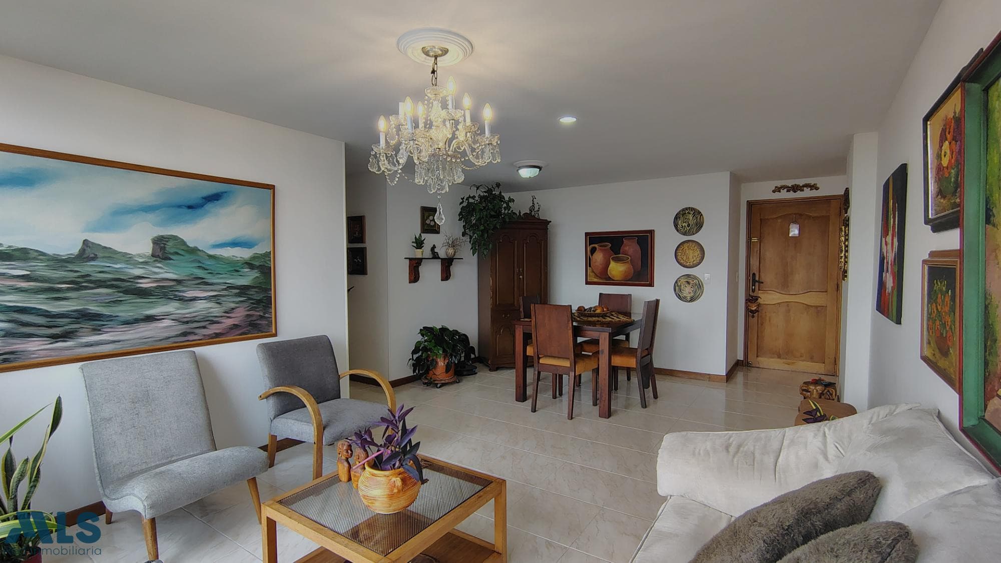 Apartamento en venta en La Florida, Poblado, Medellín — foto 1 de 24