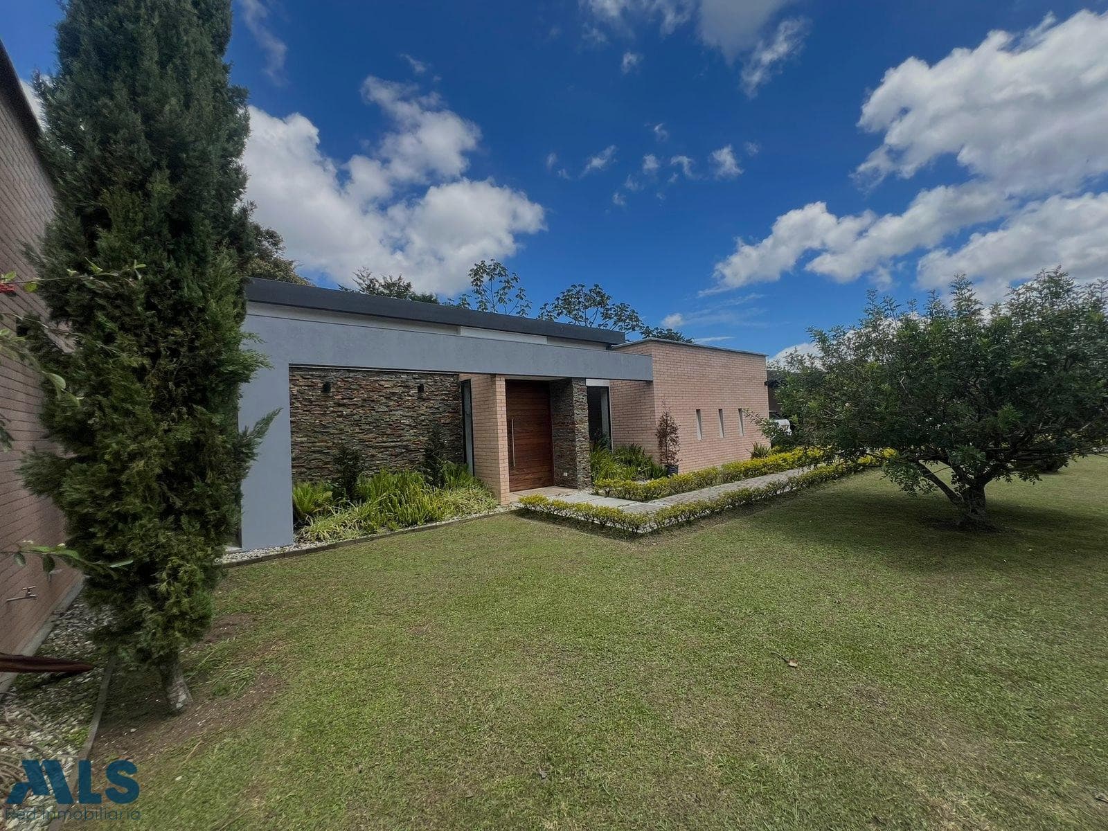 Casa en venta en V. El Capiro, Oriente Antioqueño, La Ceja — foto 1 de 35