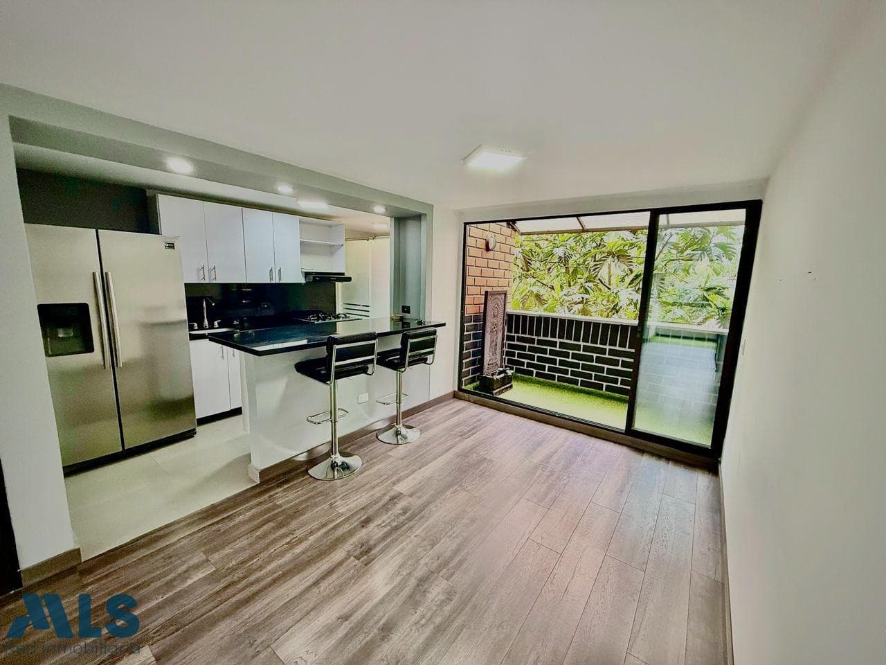 Apartamento en venta en El Tesoro, Poblado, Medellín — foto 1 de 27