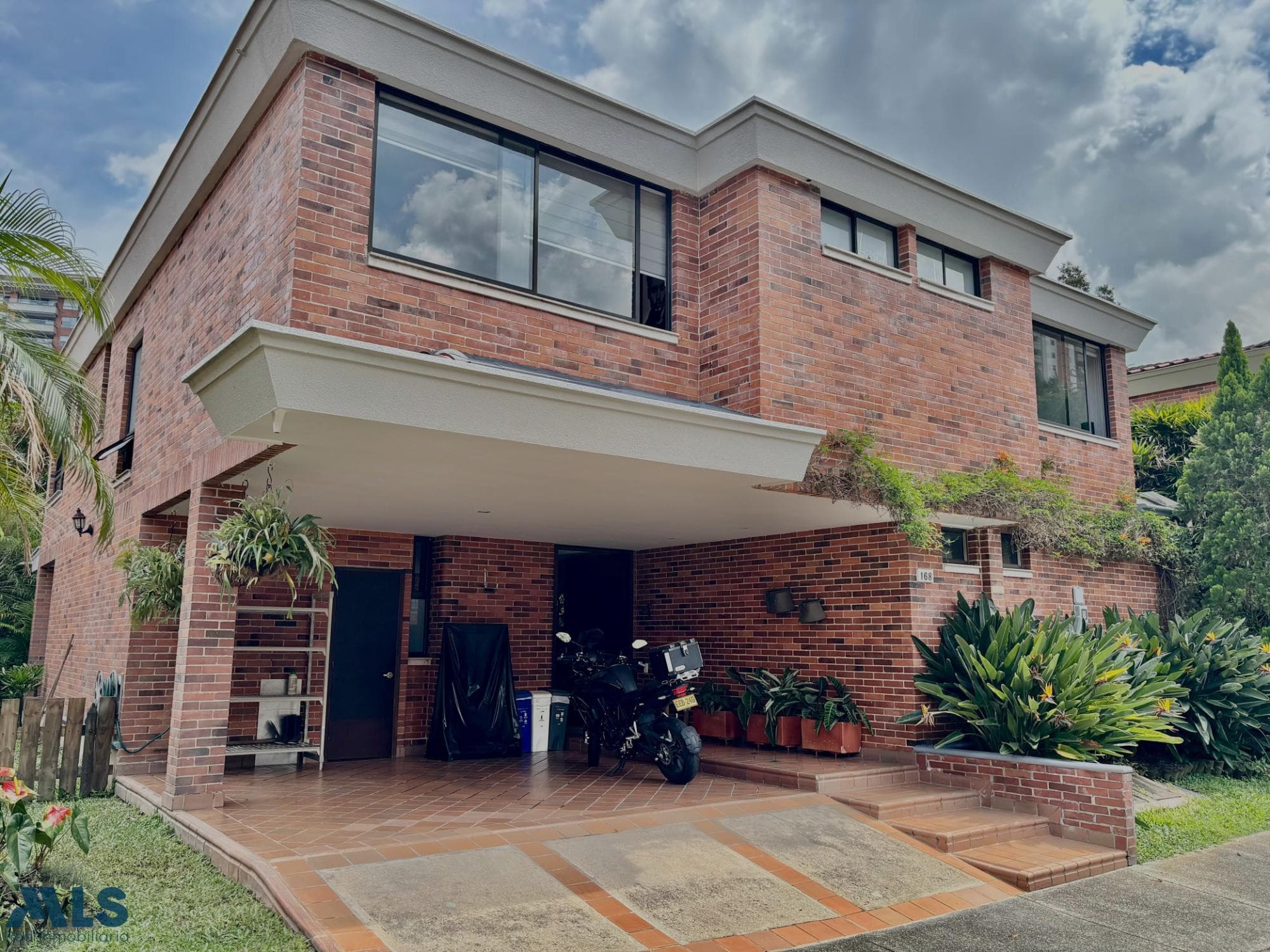 Casa en venta en Loma de Benedictinos, Aburra Sur, Envigado — foto 1 de 31