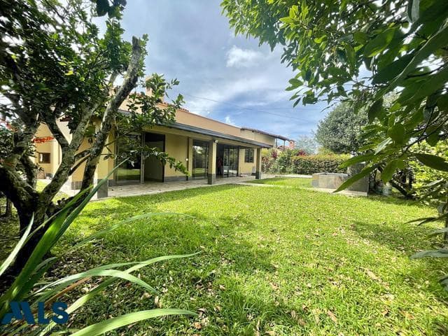 Casa en venta en Sector Gualanday, Oriente Antioqueño, Rionegro — foto 1 de 27