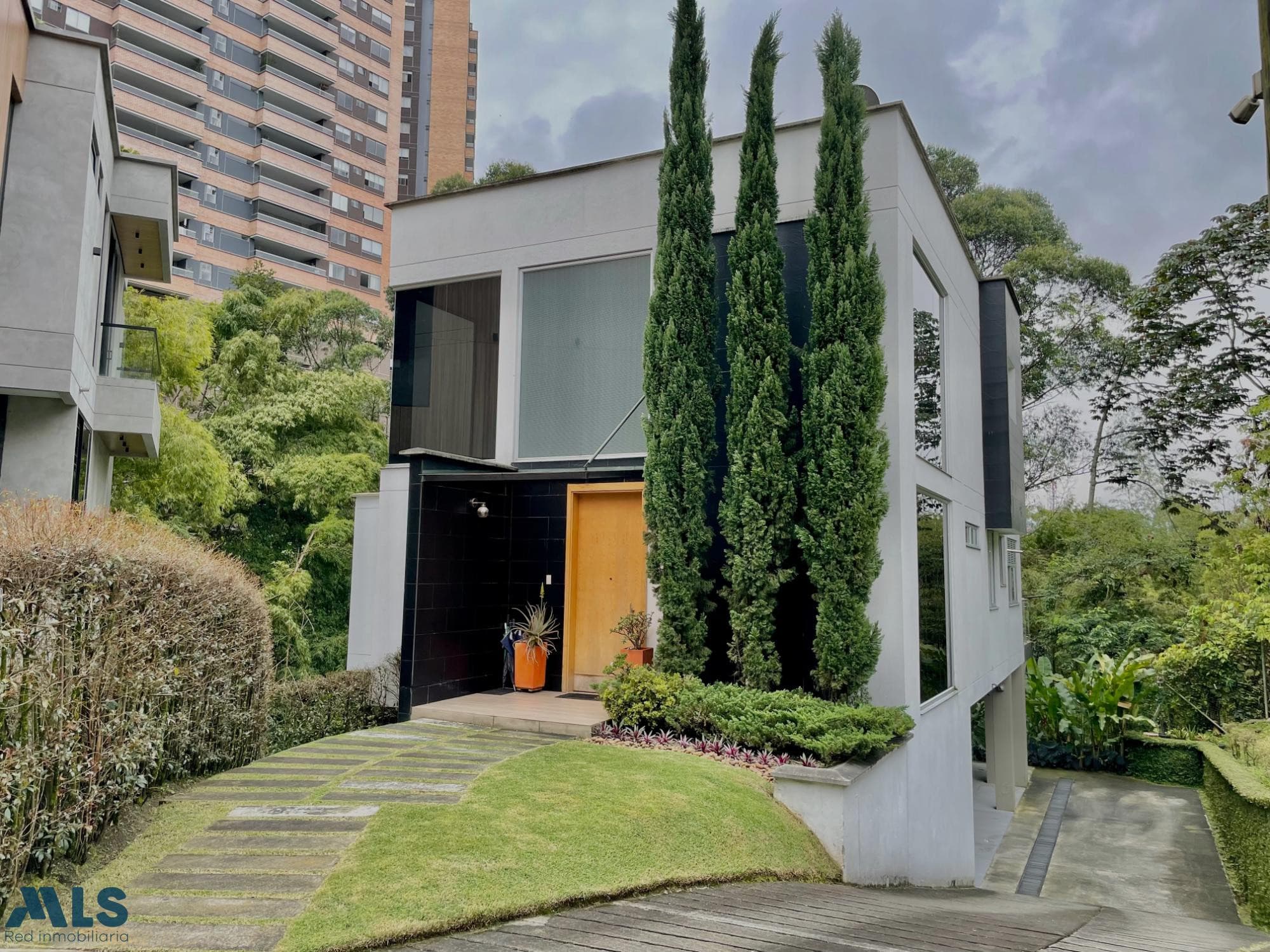 Casa en venta en El Esmeraldal, Aburra Sur, Envigado — foto 1 de 43