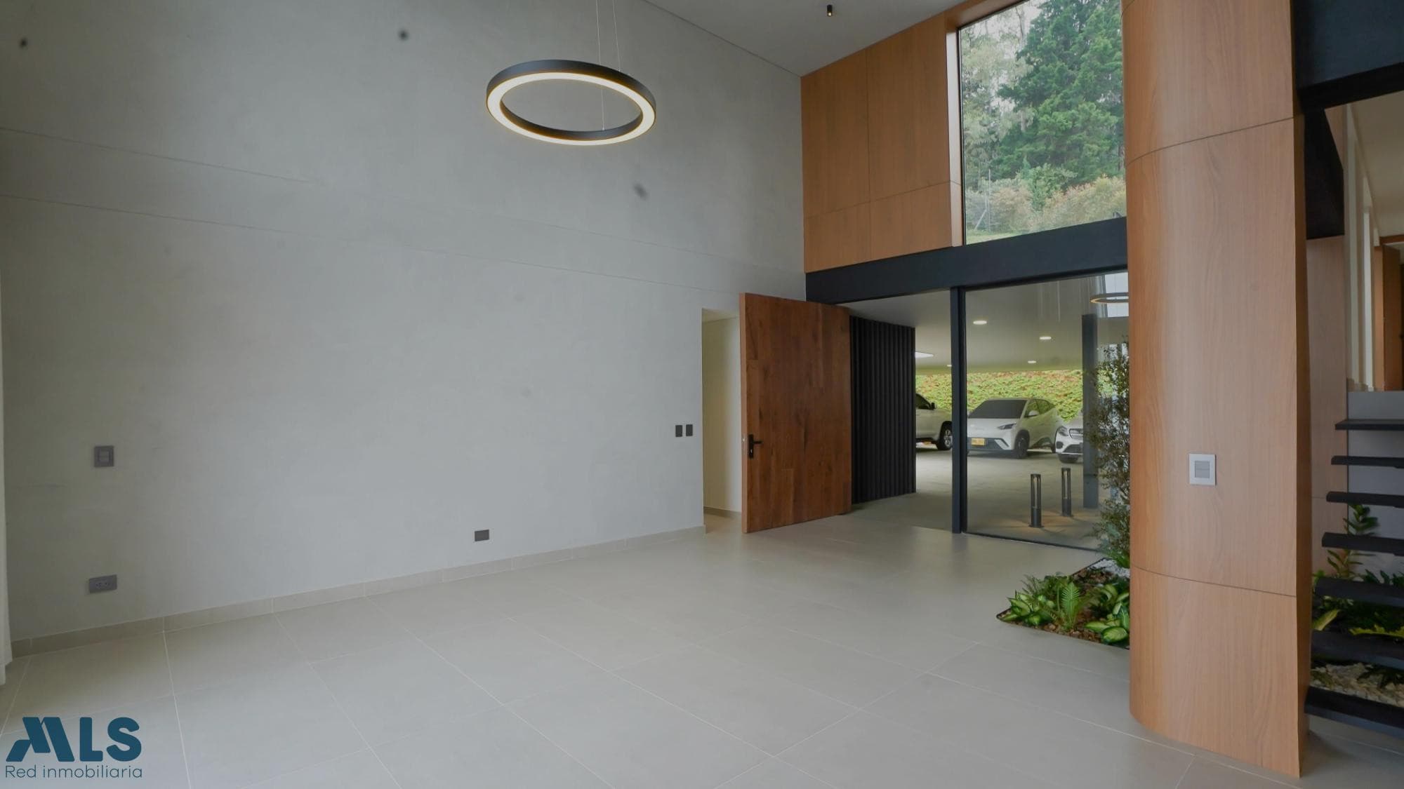 Casa en venta en Las Palmas, Poblado, Medellín — foto 1 de 30