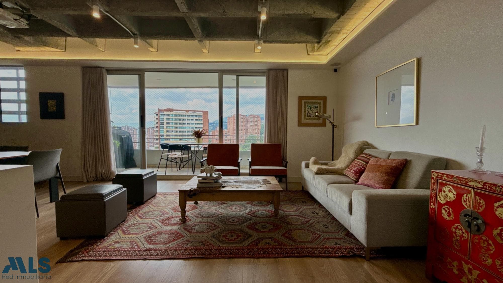 Apartamento en venta en El Tesoro, Poblado, Medellín — foto 1 de 17