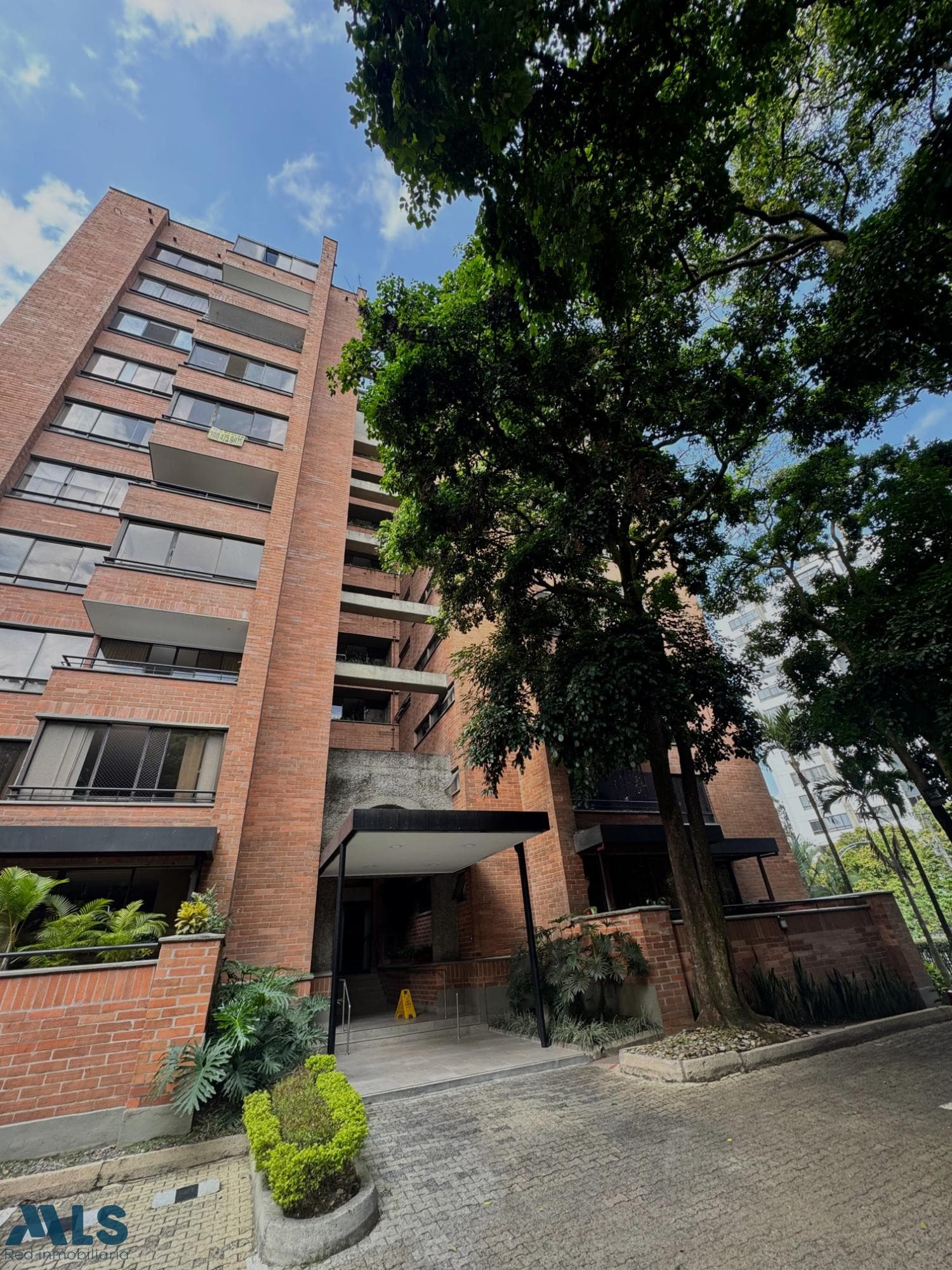 Apartamento en venta en Patio Bonito, Poblado, Medellín — foto 1 de 30
