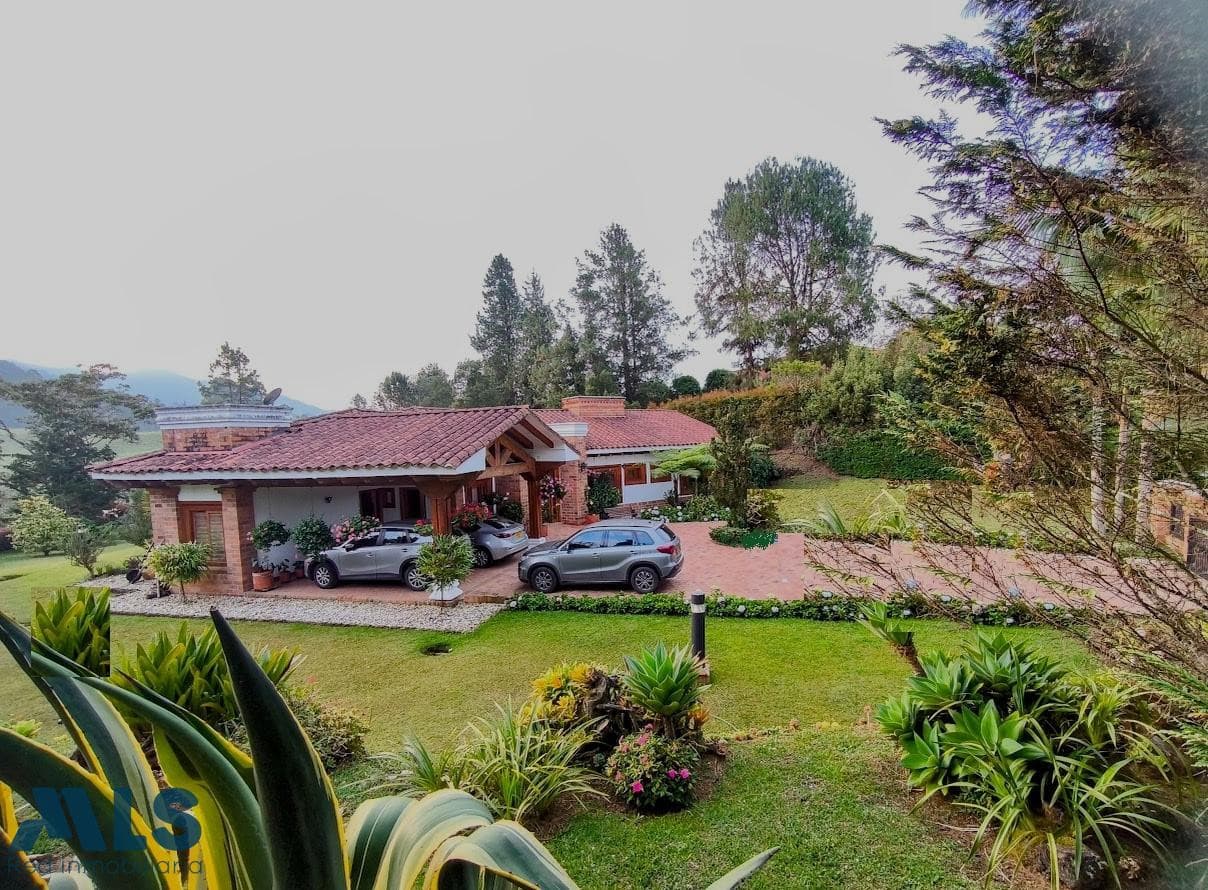 Casa en venta en Alto del Escobero (El Retiro), Oriente Antioqueño — foto 1 de 15