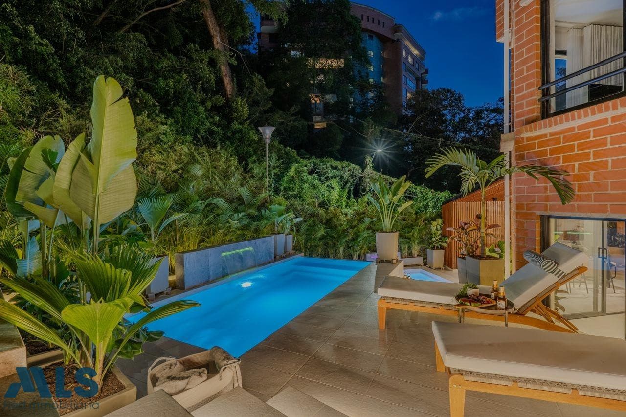 Casa en venta en El Tesoro, Poblado, Medellín — foto 1 de 74