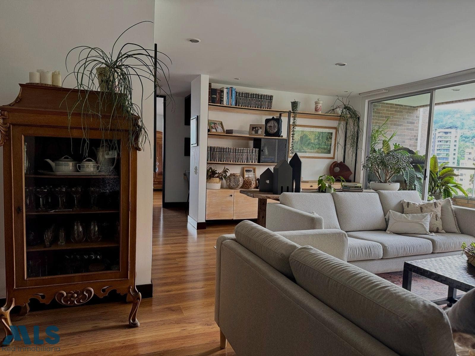 Apartamento en venta en Altos del Poblado, Medellín — foto 1 de 27