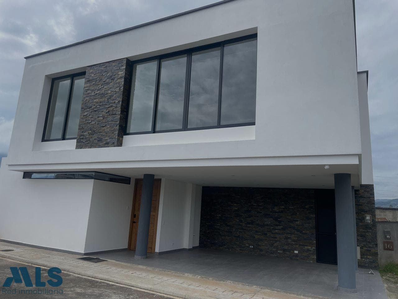 Casa en venta en Villas de la Ceja, Oriente Antioqueño — foto 1 de 30