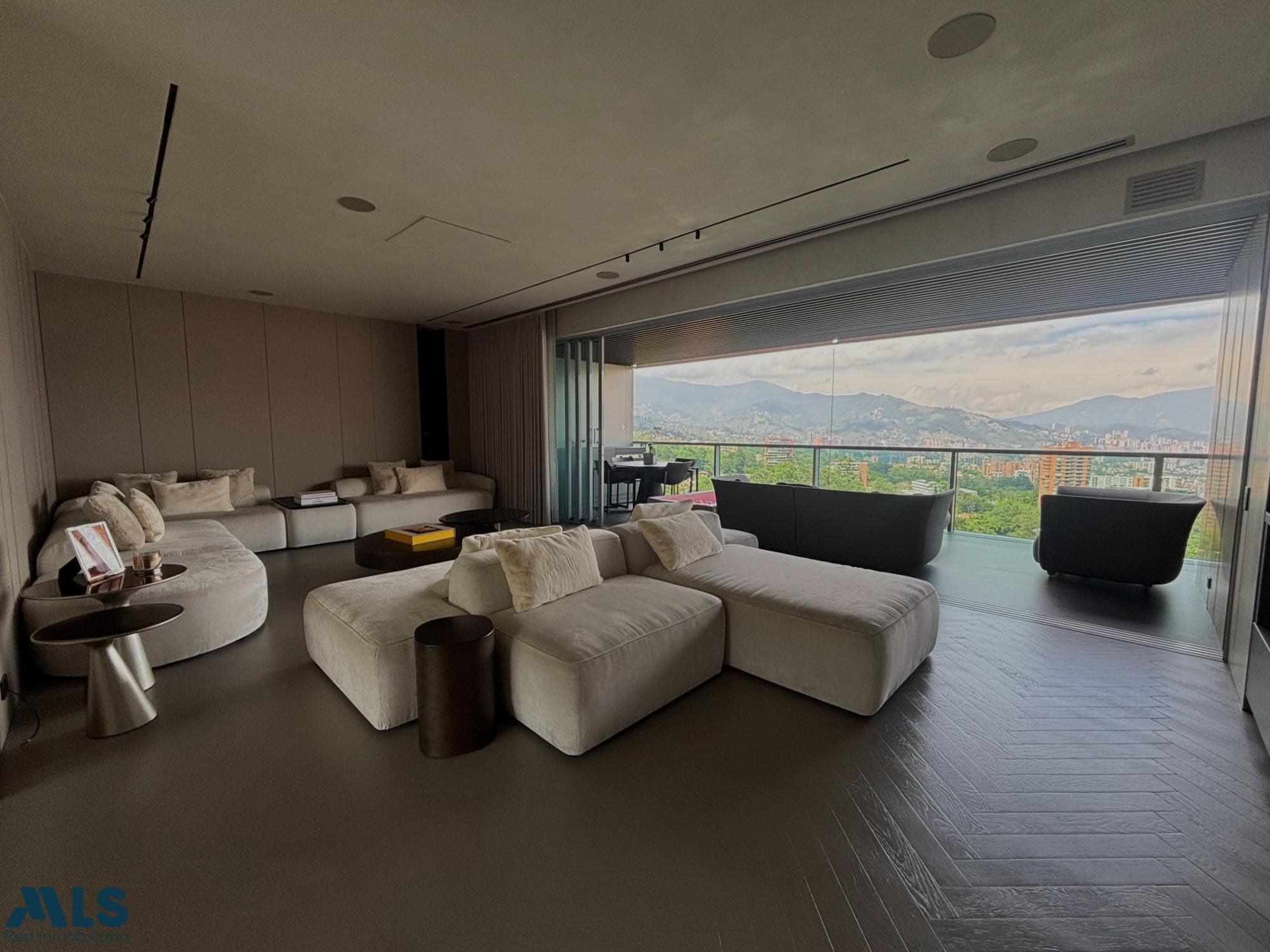 Apartamento en venta en Los Balsos Nº 2, Poblado, Medellín — foto 1 de 22