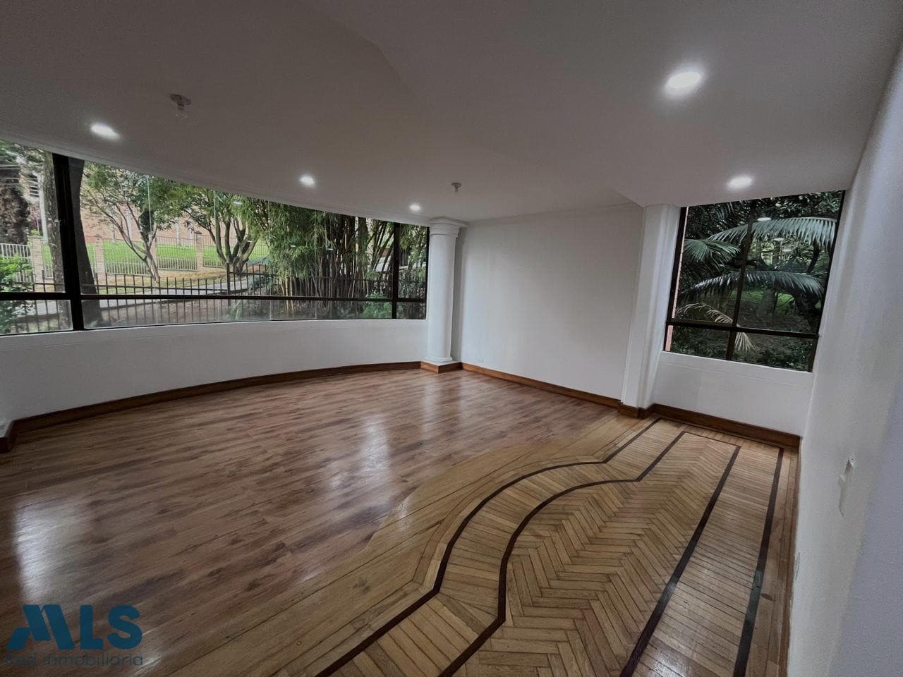 Apartamento en venta en El Campestre, Poblado, Medellín — foto 1 de 14