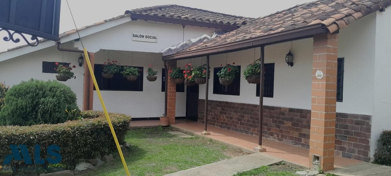 Casa en venta en San Cristobal, Occidente, Medellín — foto 1 de 30