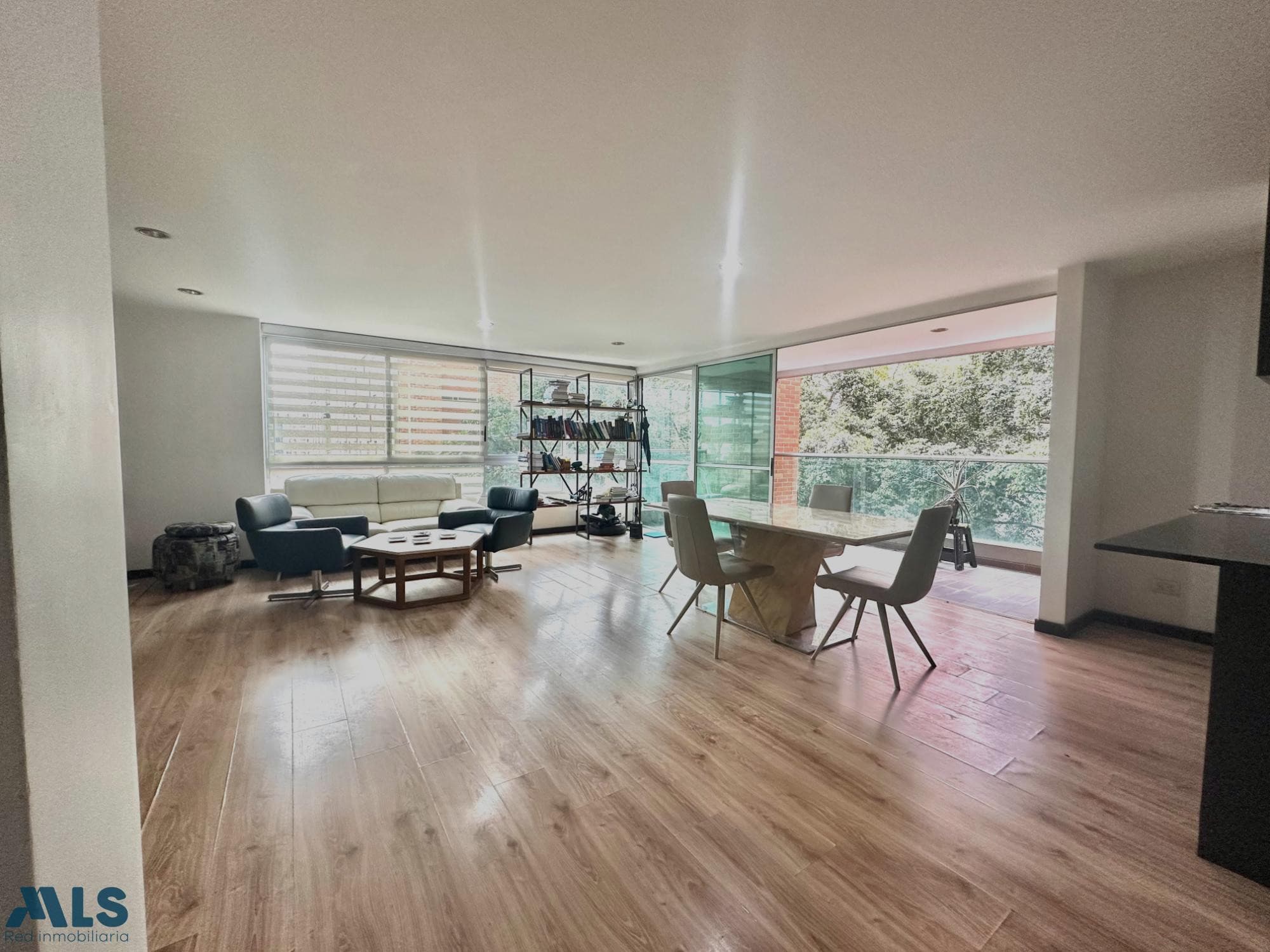 Apartamento en venta en Santa Maria de los Angeles, Poblado, Medellín — foto 1 de 17