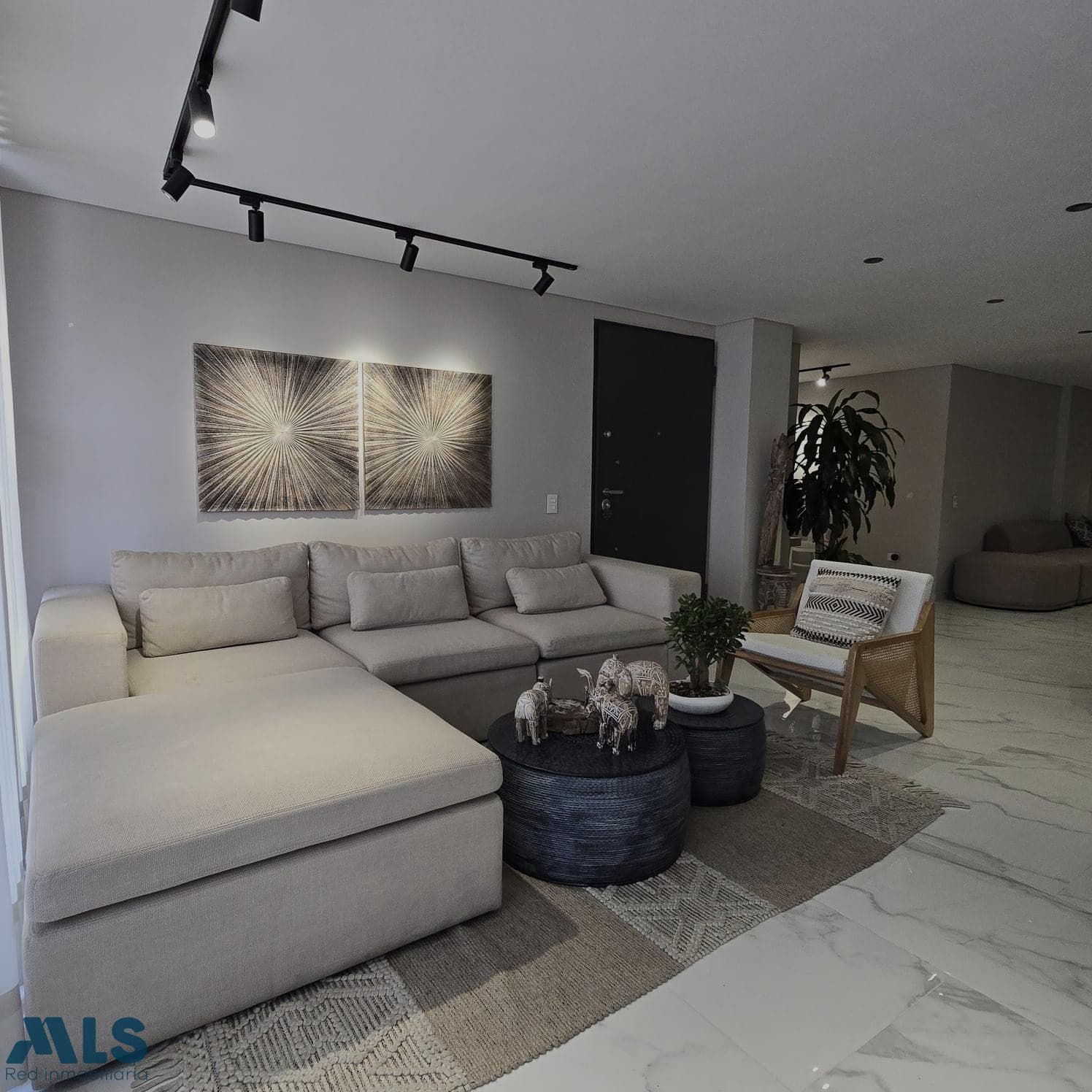 Apartamento en venta en Santa Teresita, Laureles, Medellín — foto 1 de 26