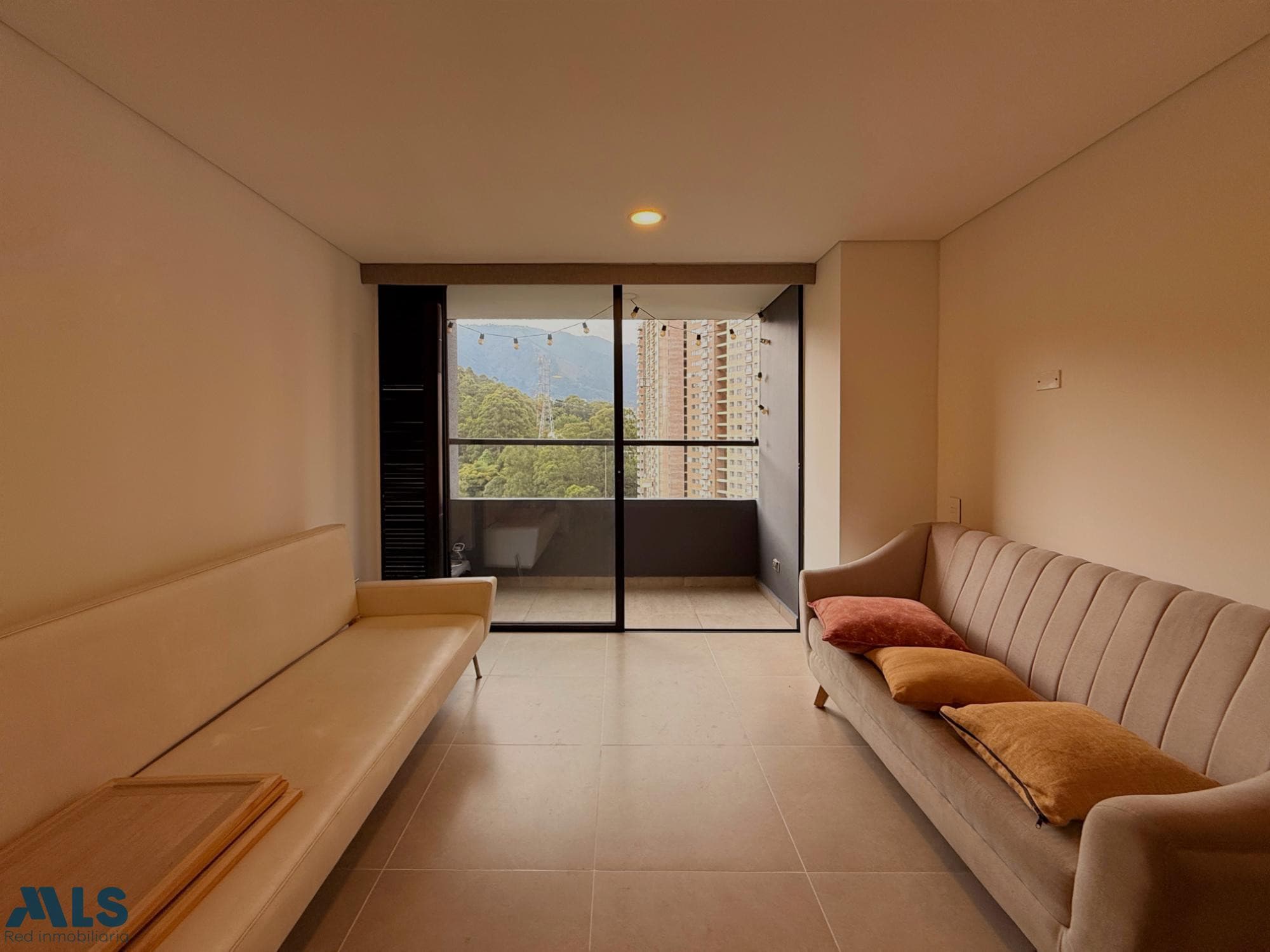 Apartamento en venta en Las Palmas, Poblado, Medellín — foto 1 de 11