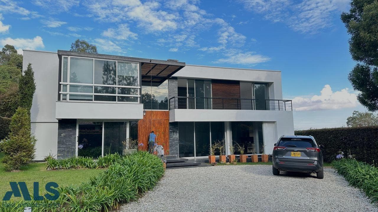 Casa en venta en Loma del Escobero, Aburra Sur, Envigado — foto 1 de 30