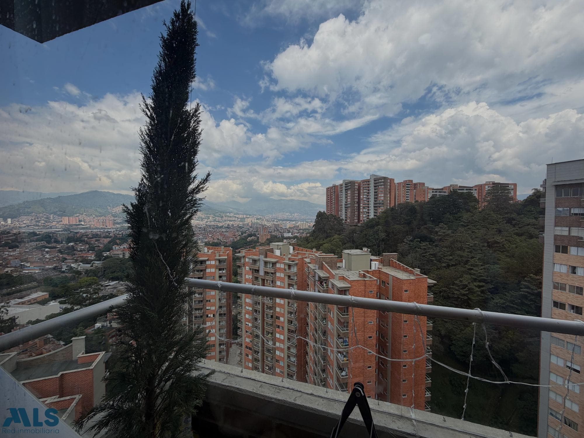 Apartamento en venta en Los Bósques, Poblado, Medellín — foto 1 de 13