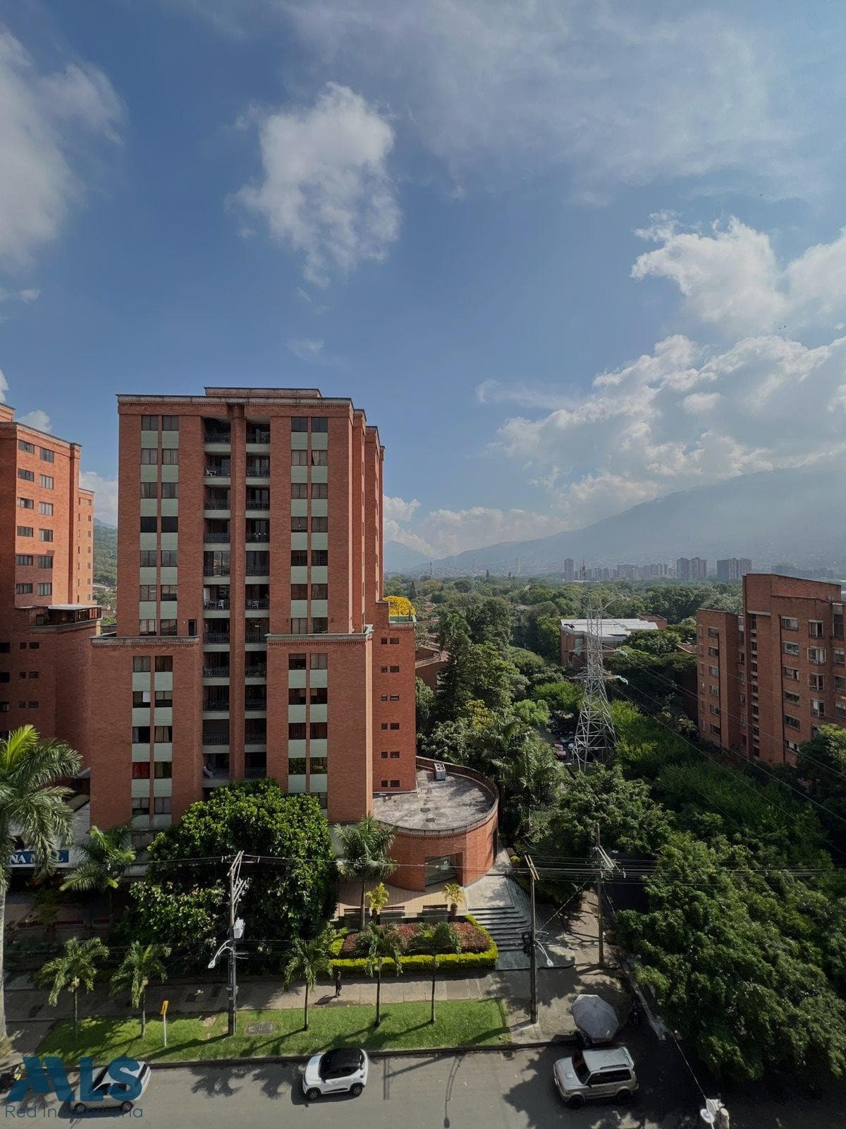 Apartamento en venta en Estadio, Laureles, Medellín — foto 1 de 17