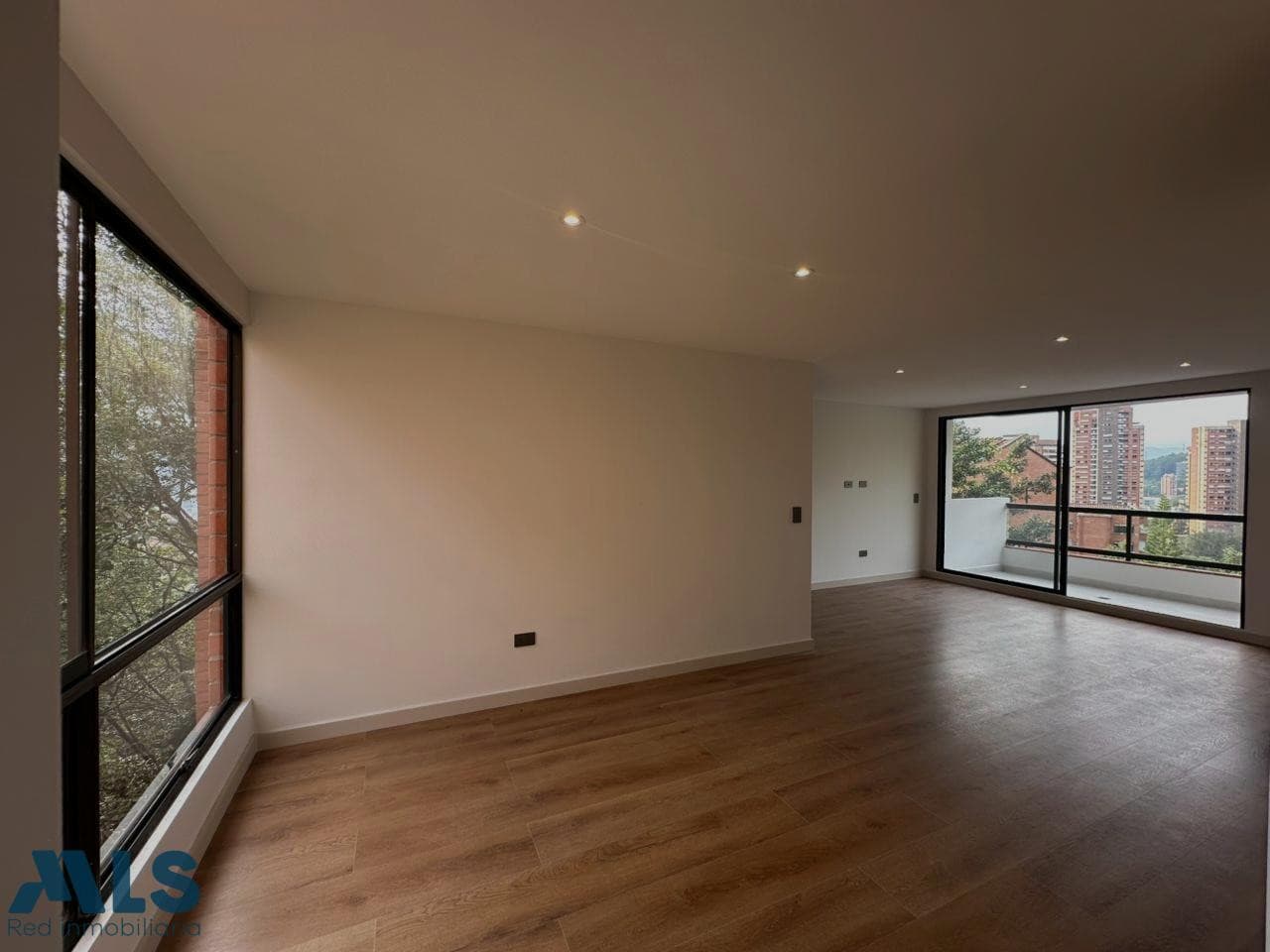 Apartamento en venta en El Tesoro, Poblado, Medellín — foto 1 de 20