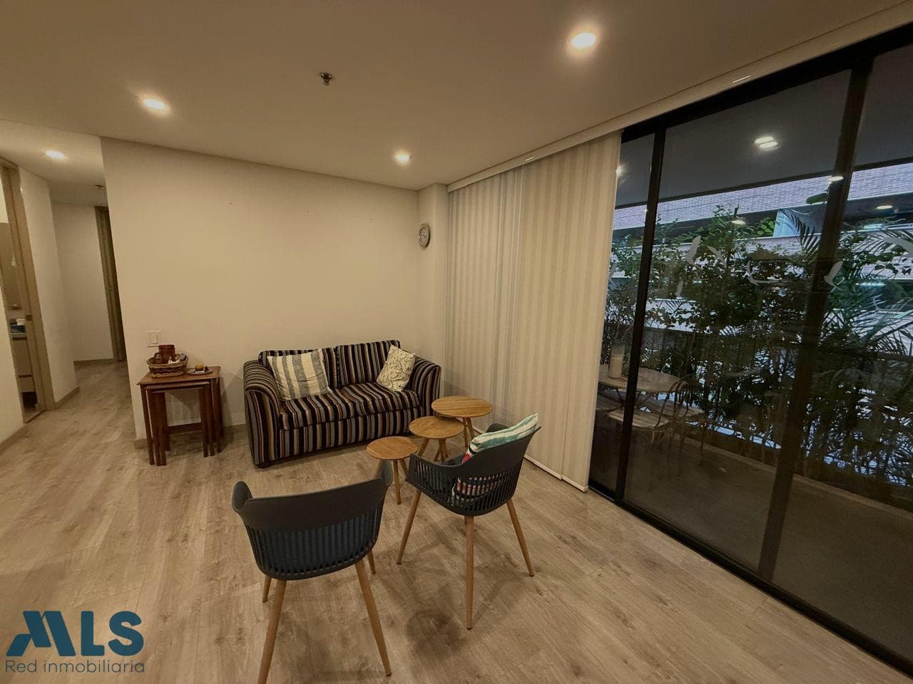 Apartamento en venta en El Poblado, Medellín — foto 1 de 42