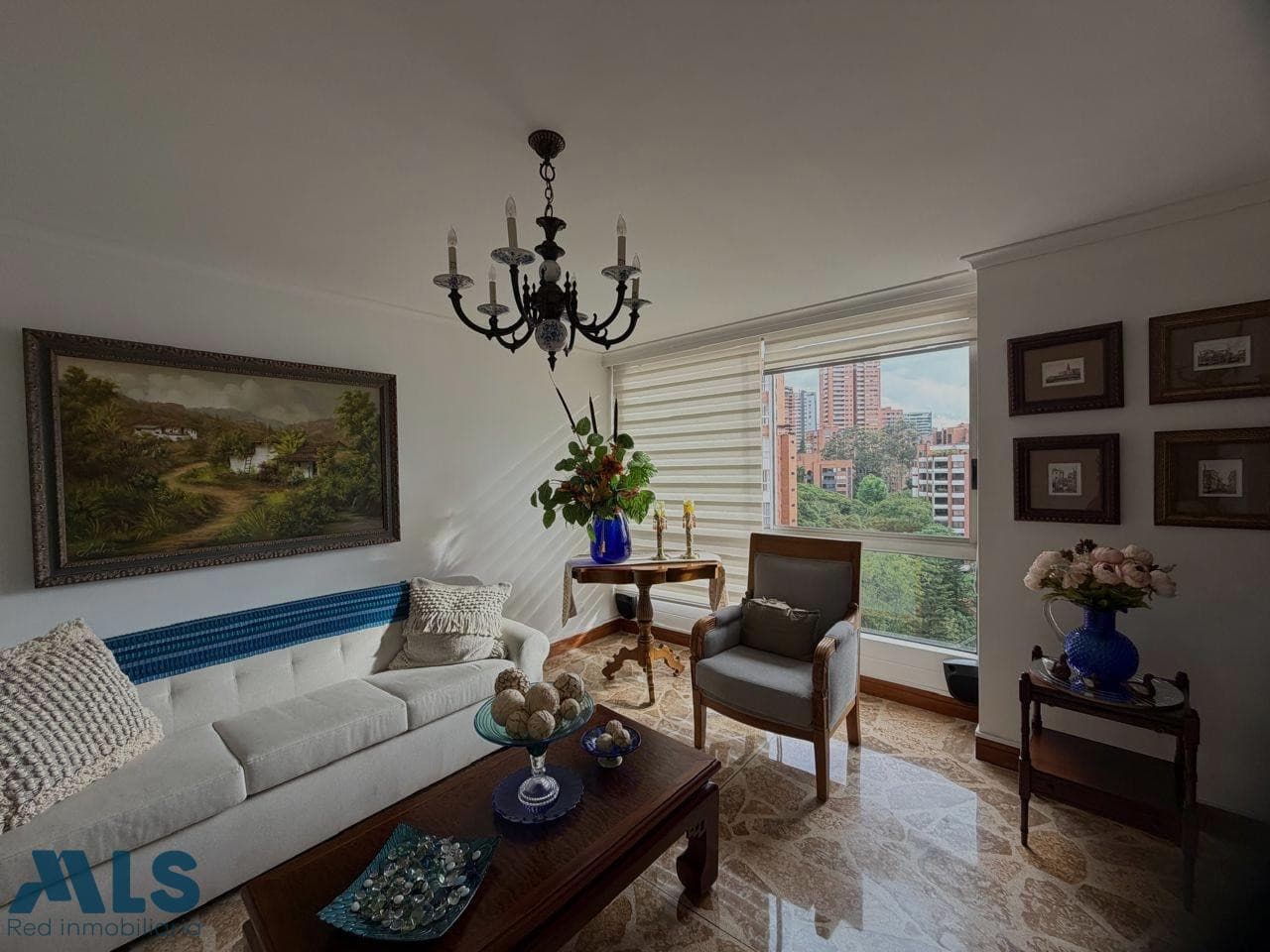 Apartamento en venta en La Florida, Poblado, Medellín — foto 1 de 44
