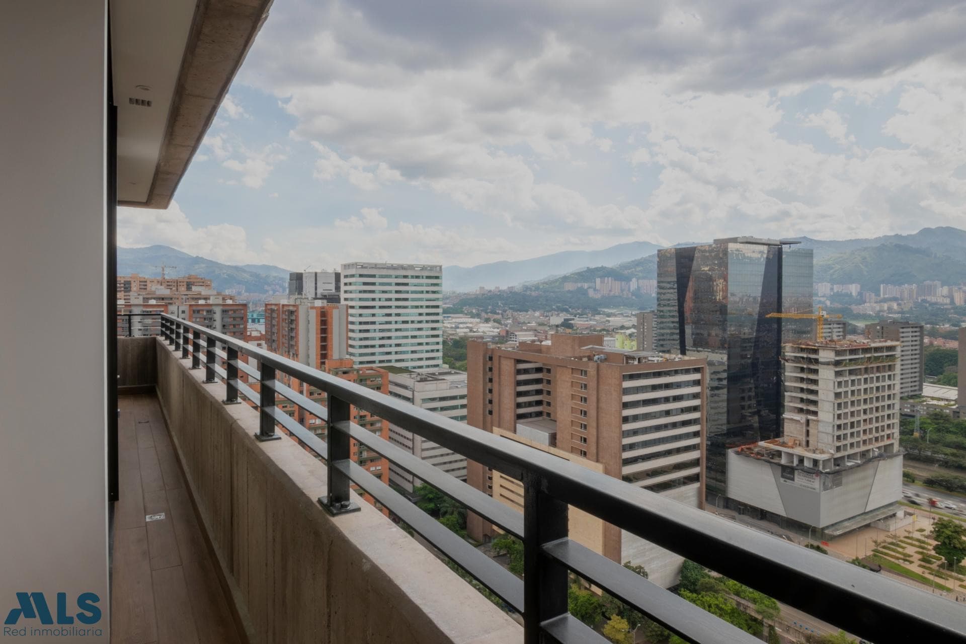 Apartamento en venta en Ciudad del Rio, Poblado, Medellín — foto 1 de 22