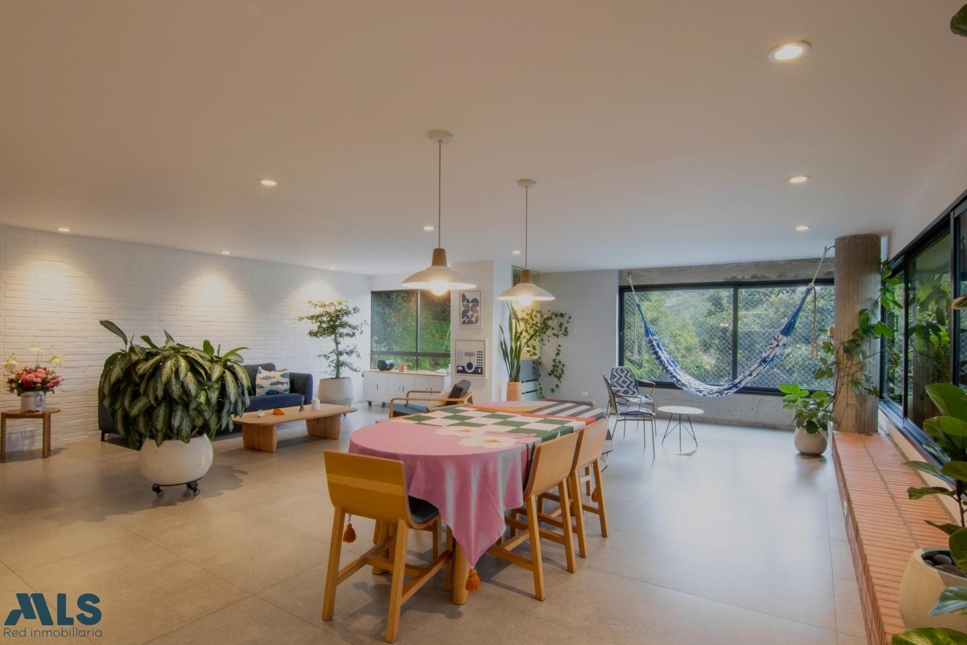 Apartamento en venta en El Tesoro, Poblado, Medellín — foto 1 de 31