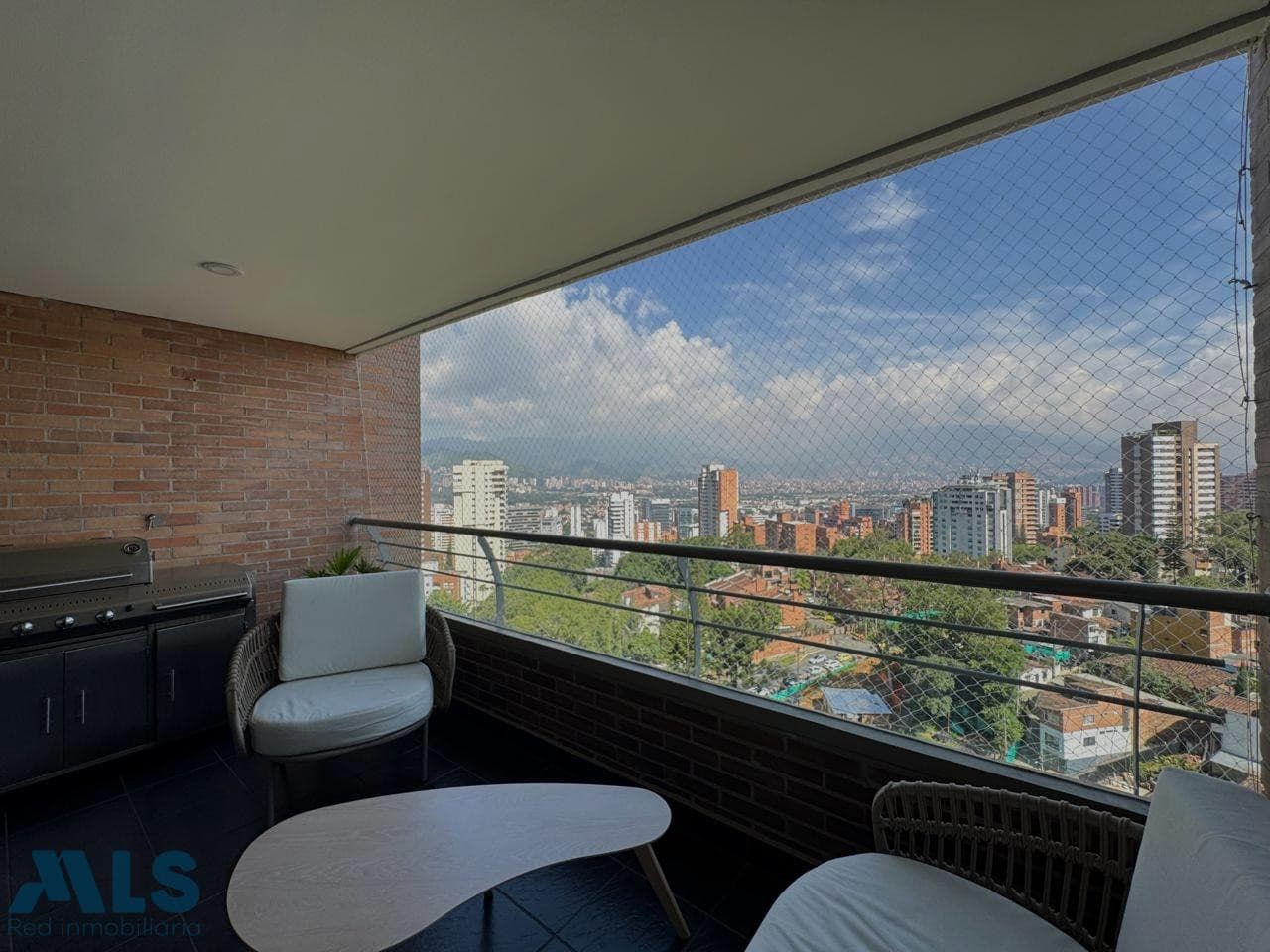Apartamento en venta en Loma Los Gonzalez, Poblado, Medellín — foto 1 de 22