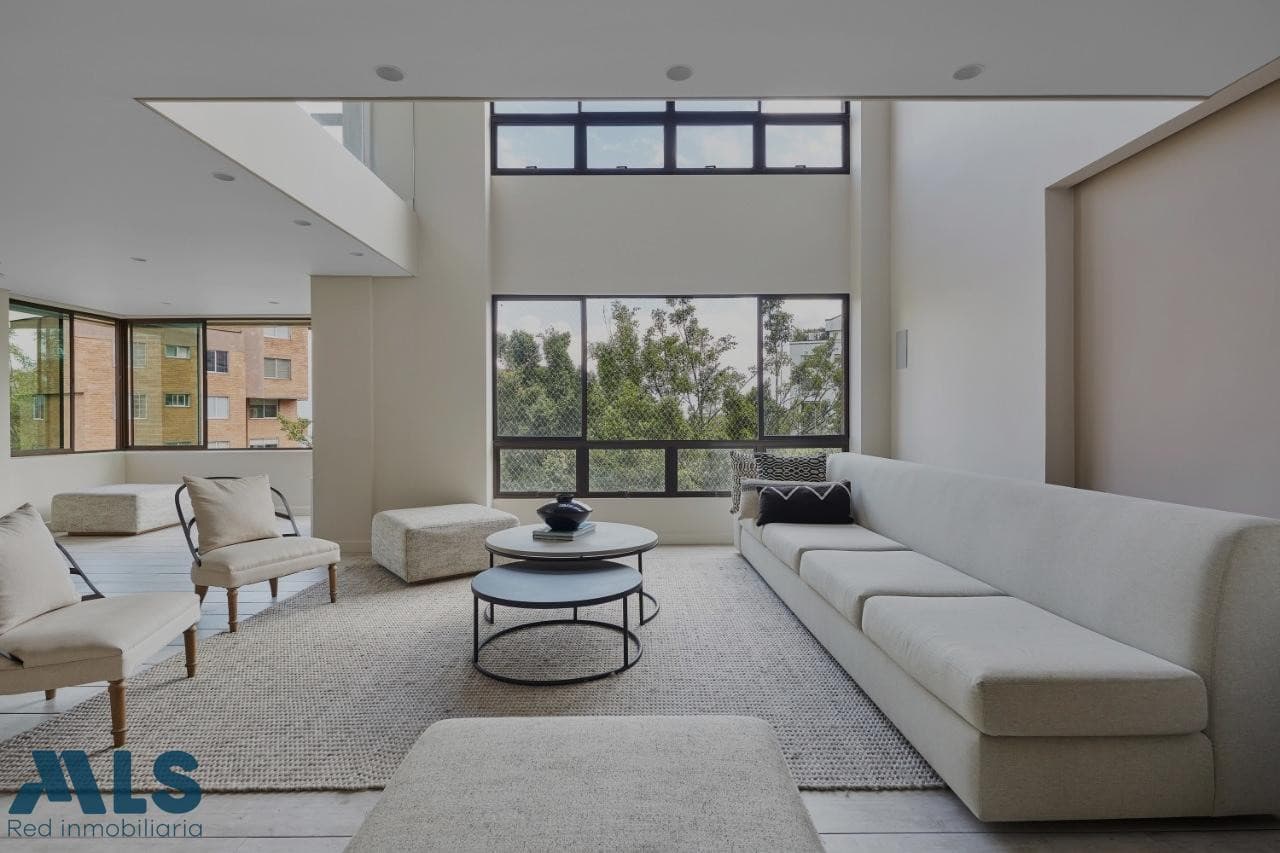 Apartamento en venta en El Campestre, Poblado, Medellín — foto 1 de 14