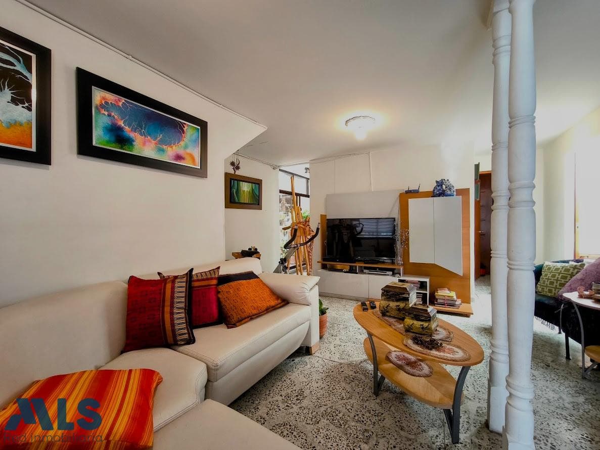 Casa en venta en Calasanz, Occidente, Medellín — foto 1 de 12
