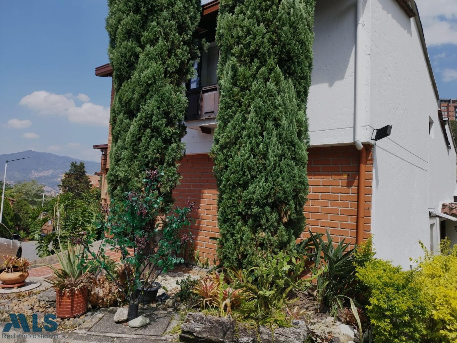 Casa en venta en Loma del Escobero, Aburra Sur, Envigado — foto 1 de 37