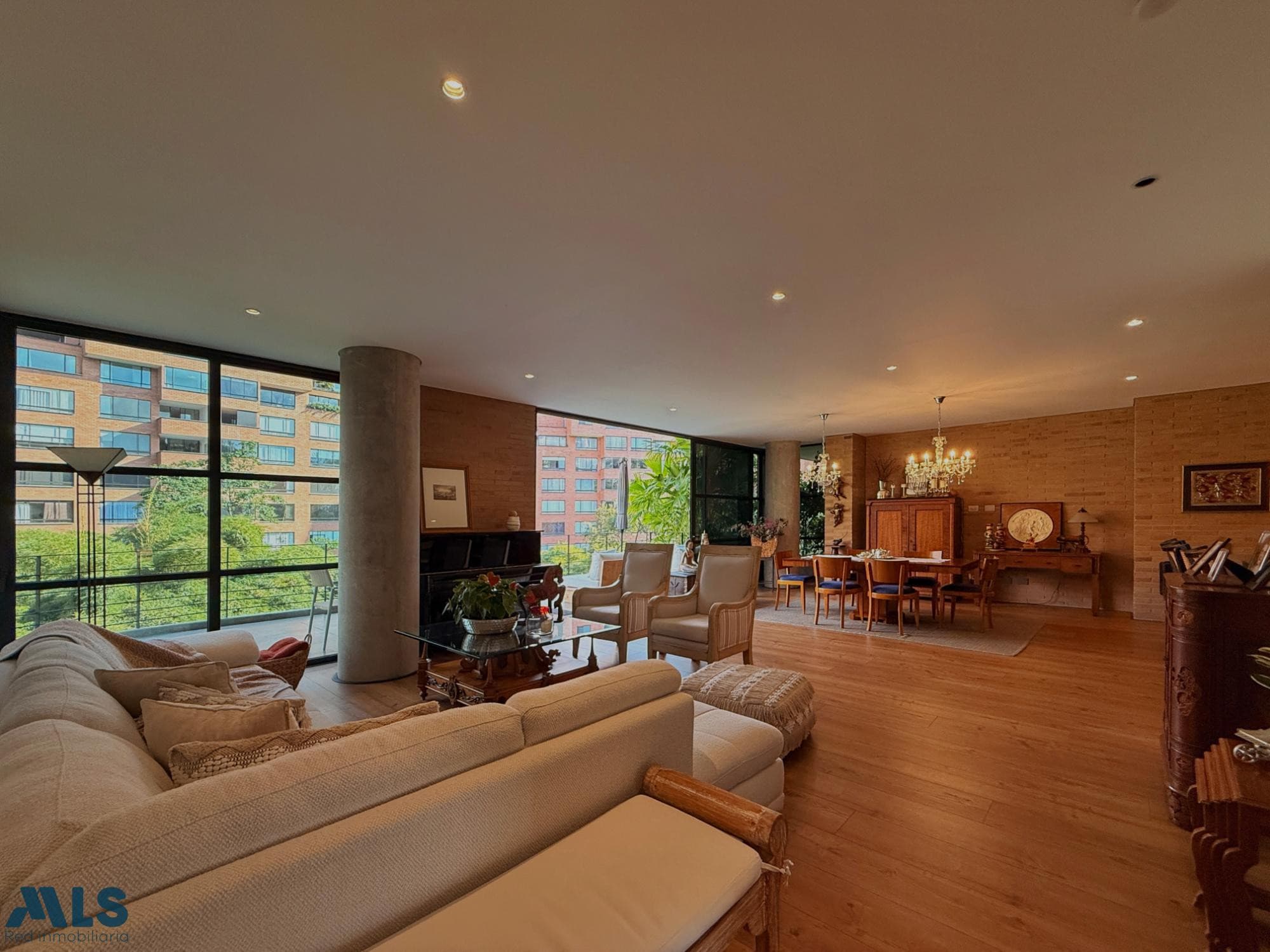 Apartamento en venta en El Poblado, Medellín — foto 1 de 26