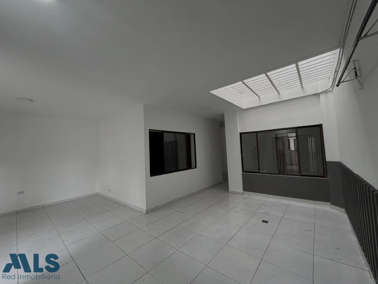 Casa en venta en Simon Bolivar, Laureles, Medellín — foto 1 de 24