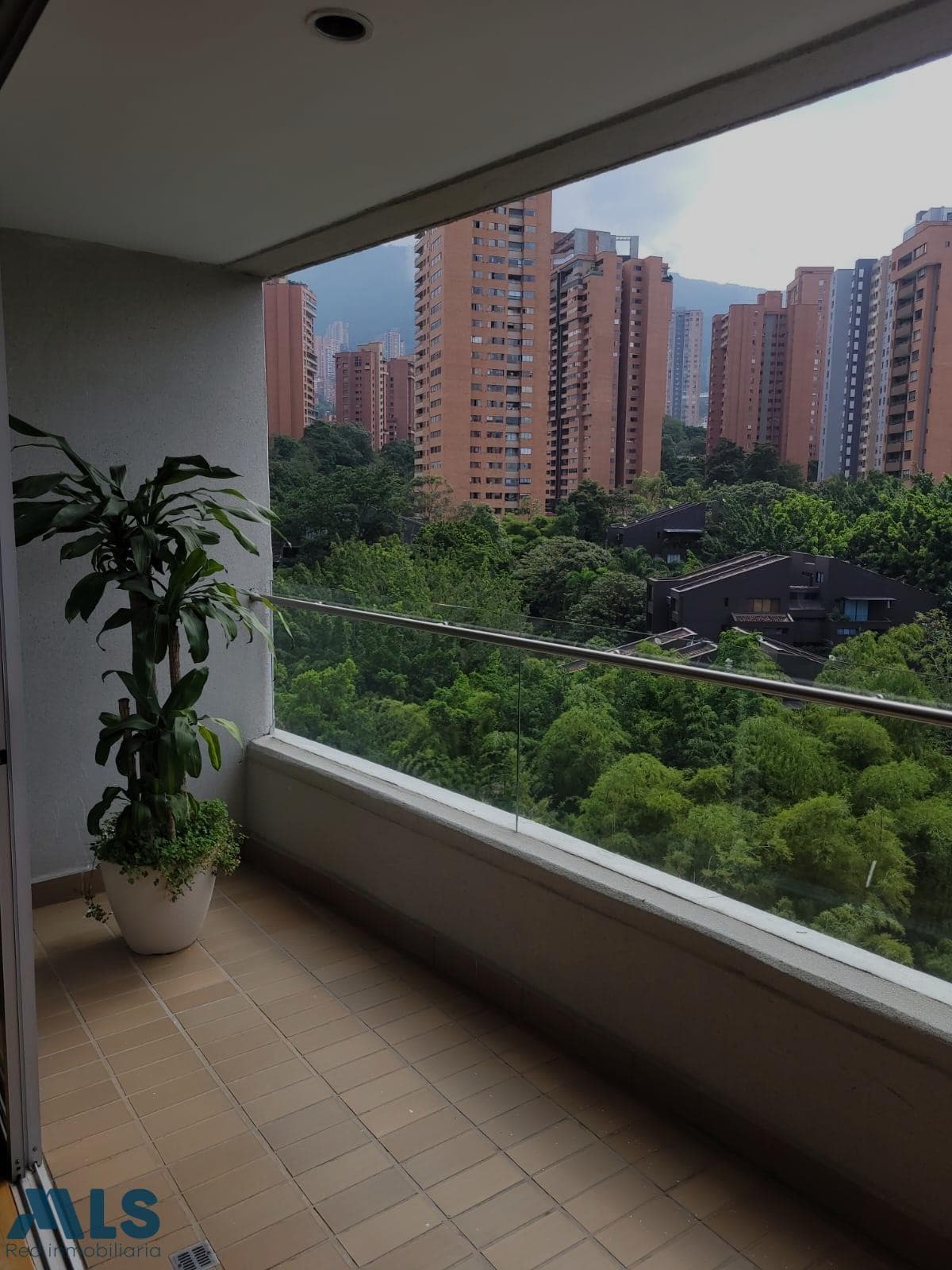 Apartamento en venta en Milla De Oro, Poblado, Medellín — foto 1 de 36