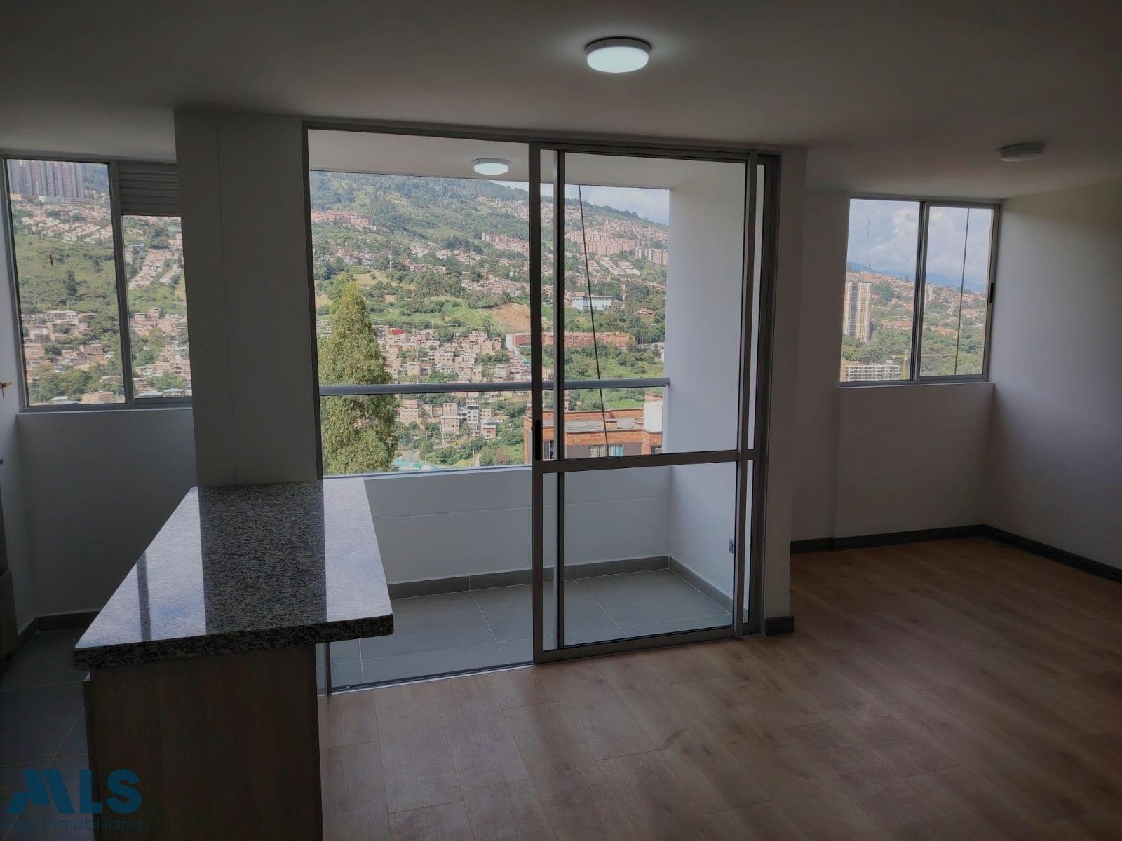 Apartamento en venta en Calasanz Parte Alta, Occidente, Medellín — foto 1 de 15