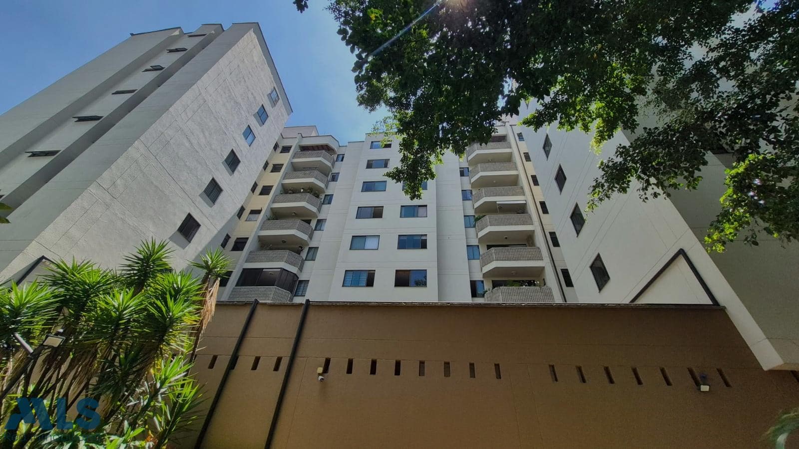 Apartamento en venta en Loma De Los Parra, Poblado, Medellín — foto 1 de 17