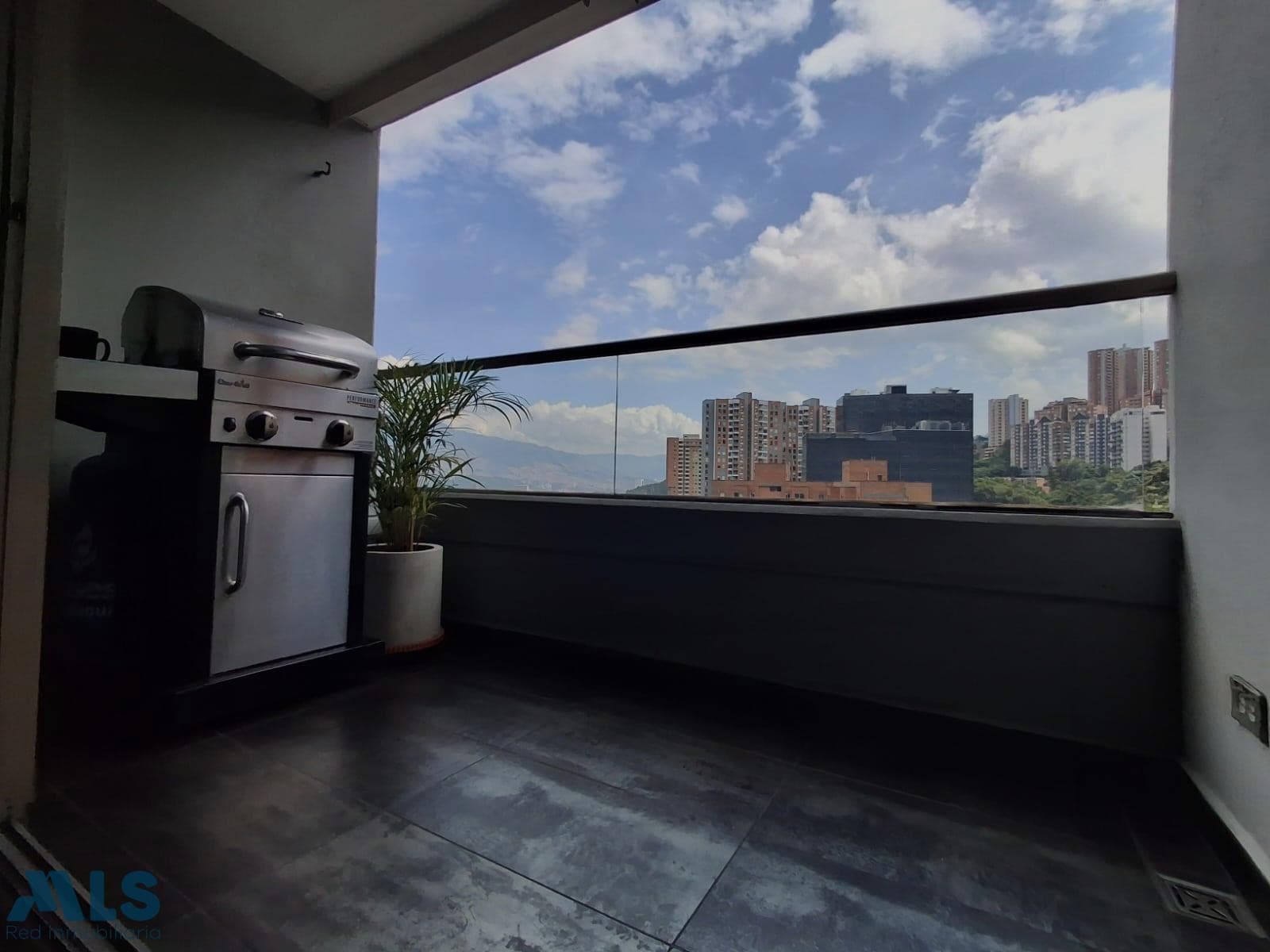 Apartamento en venta en Castropol, Poblado, Medellín — foto 1 de 18