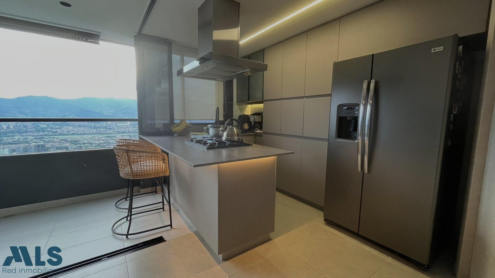Apartamento en venta en Las Palmas, Poblado, Medellín — foto 1 de 18