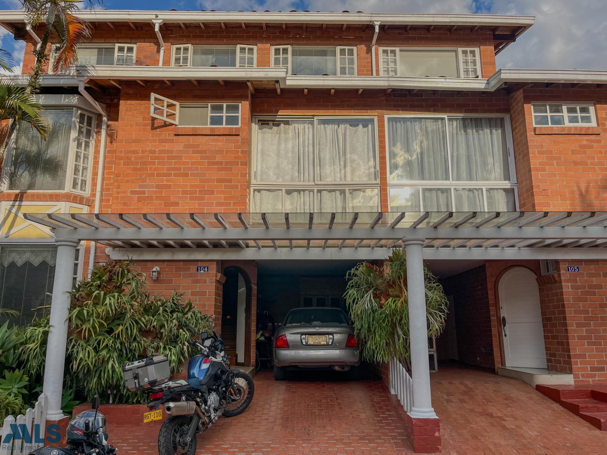 Casa en venta en Las Lomas Nº 2, Poblado, Medellín — foto 1 de 36