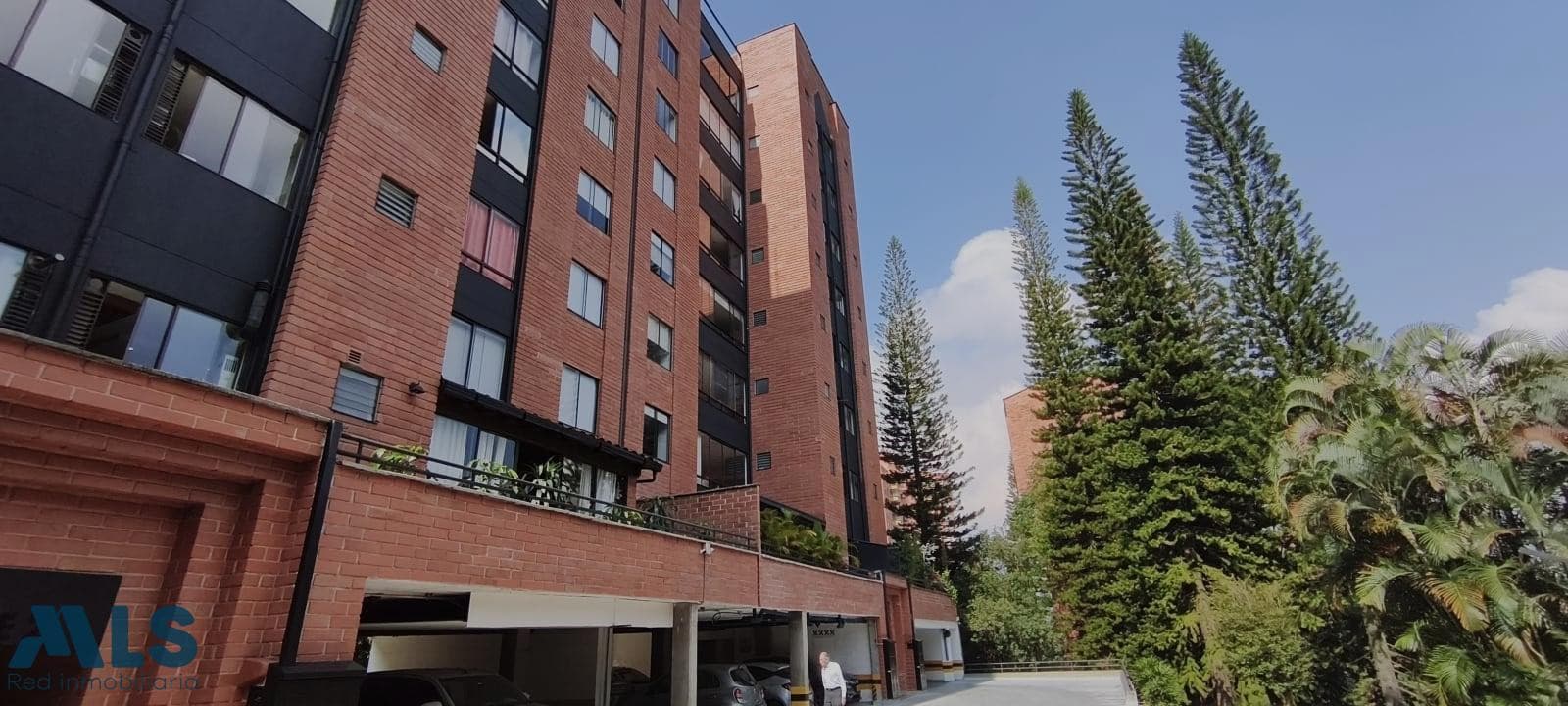 Apartamento en venta en El Diamante Nº 2, Poblado, Medellín — foto 1 de 20