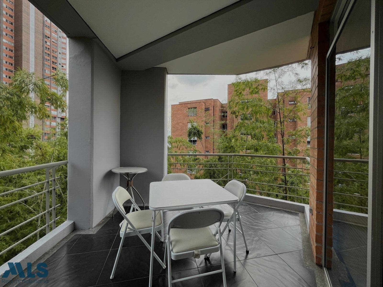 Apartamento en venta en Poblado, Medellín — foto 1 de 15