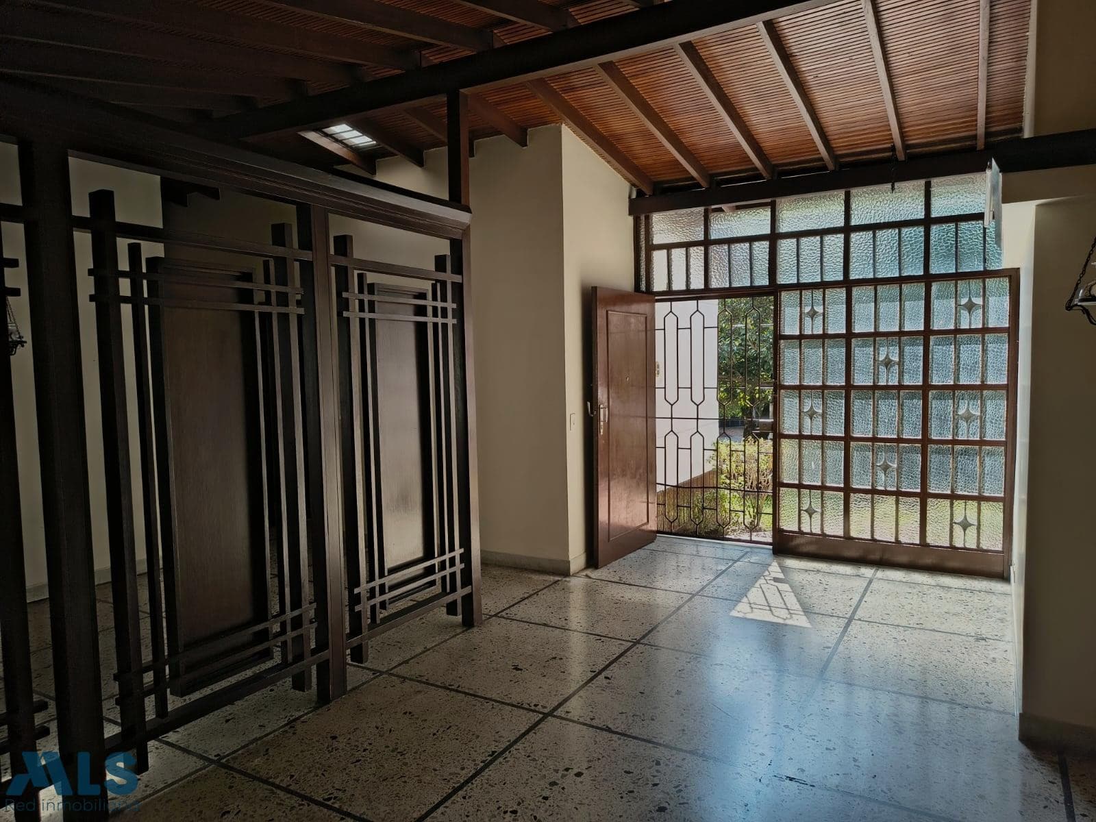 Casa en venta en Las Acacias, Laureles, Medellín — foto 1 de 36