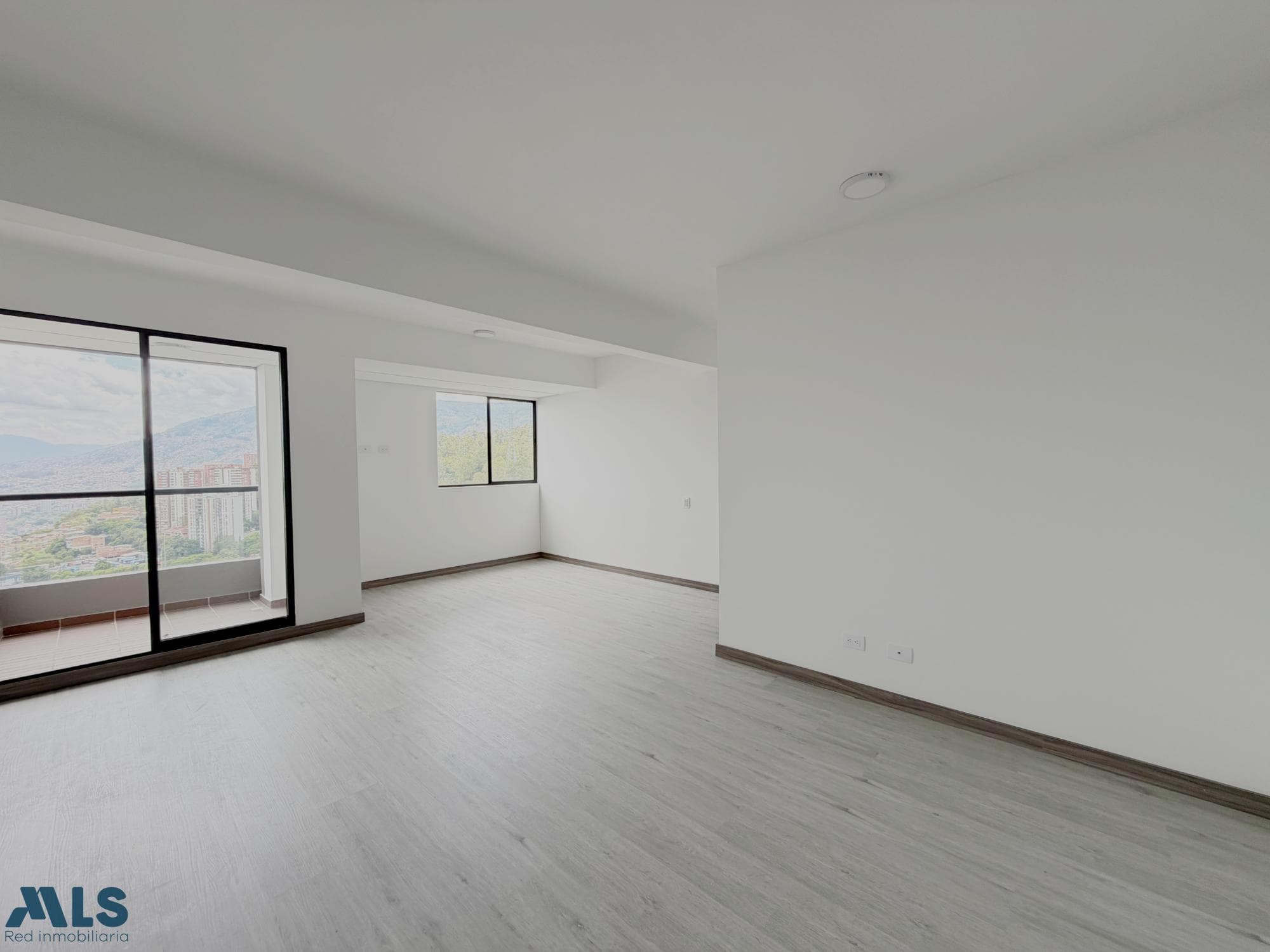 Apartamento en venta en Las Palmas, Poblado, Medellín — foto 1 de 9
