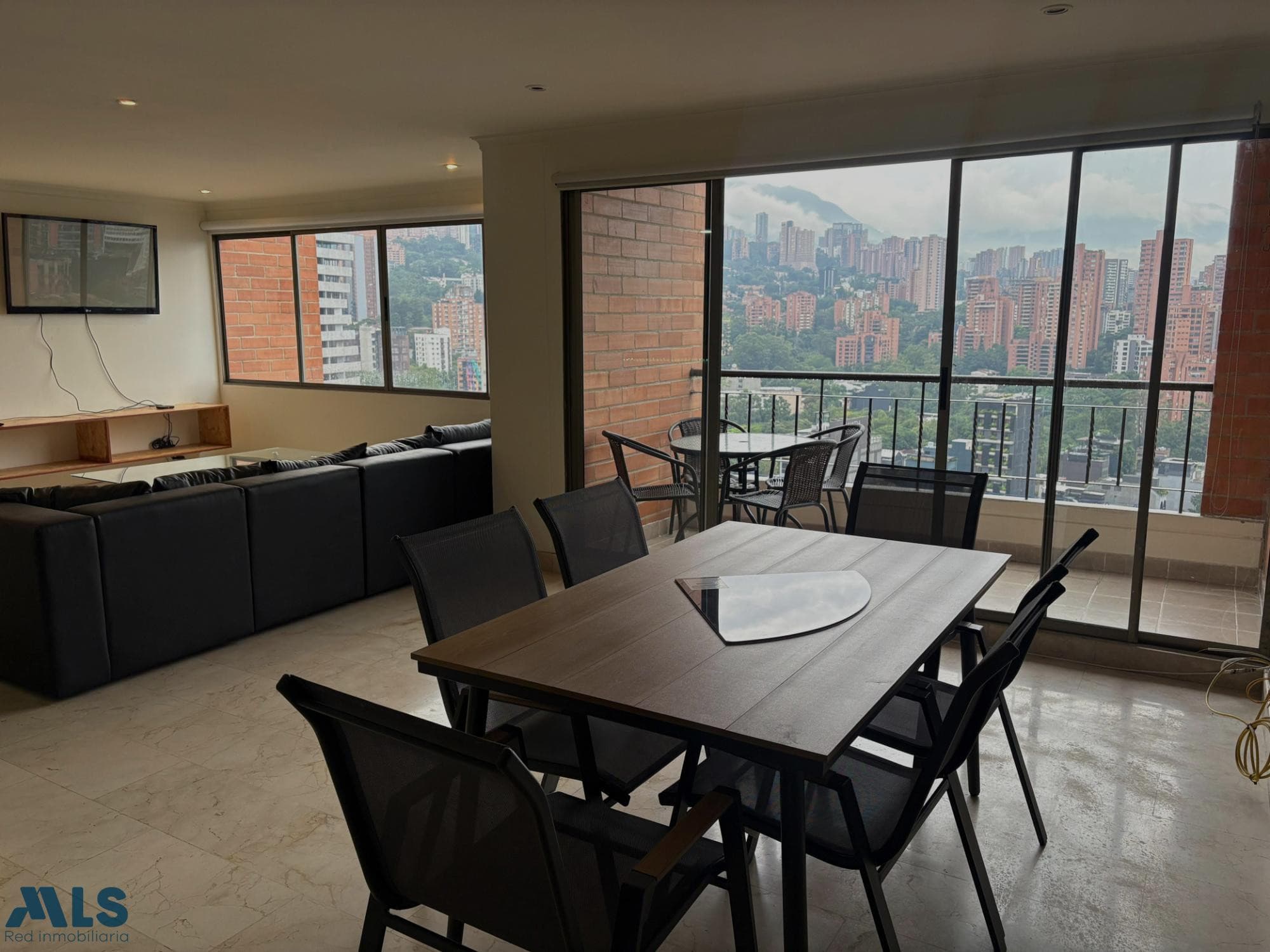 Apartamento en venta en Lalinde, Poblado, Medellín — foto 1 de 29