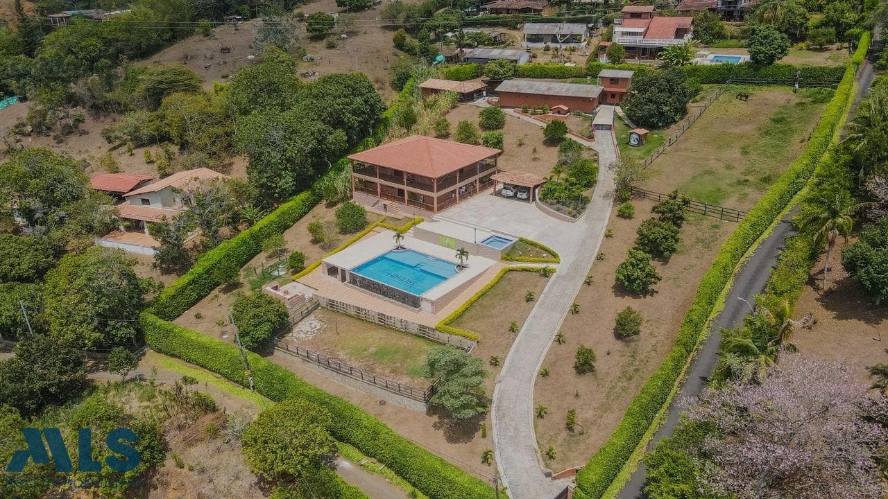 Finca Recreativa en venta en V. La Veta, Norte, Copacabana — foto 1 de 25